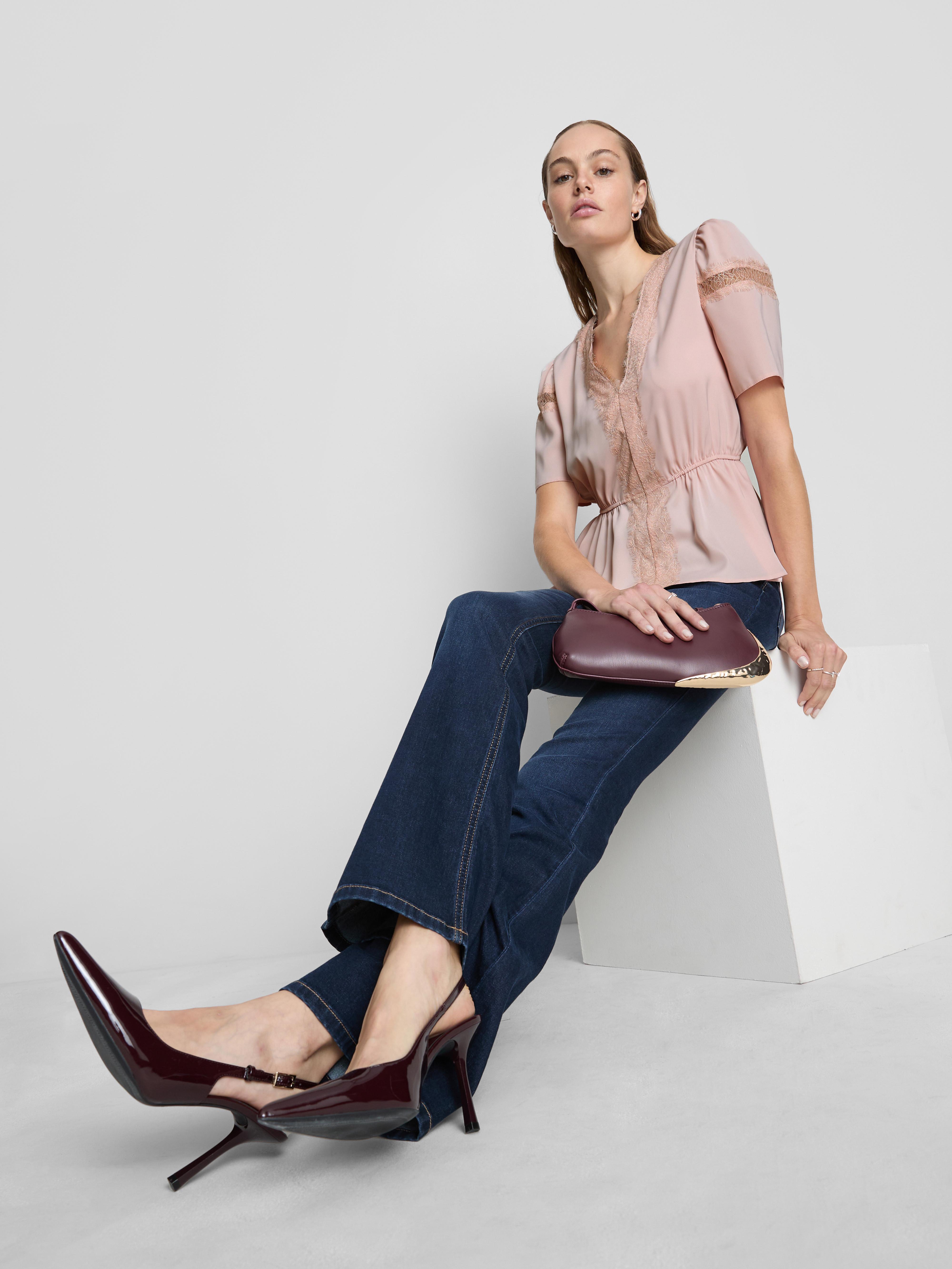 Chemisier en satin à empiècements en dentelle