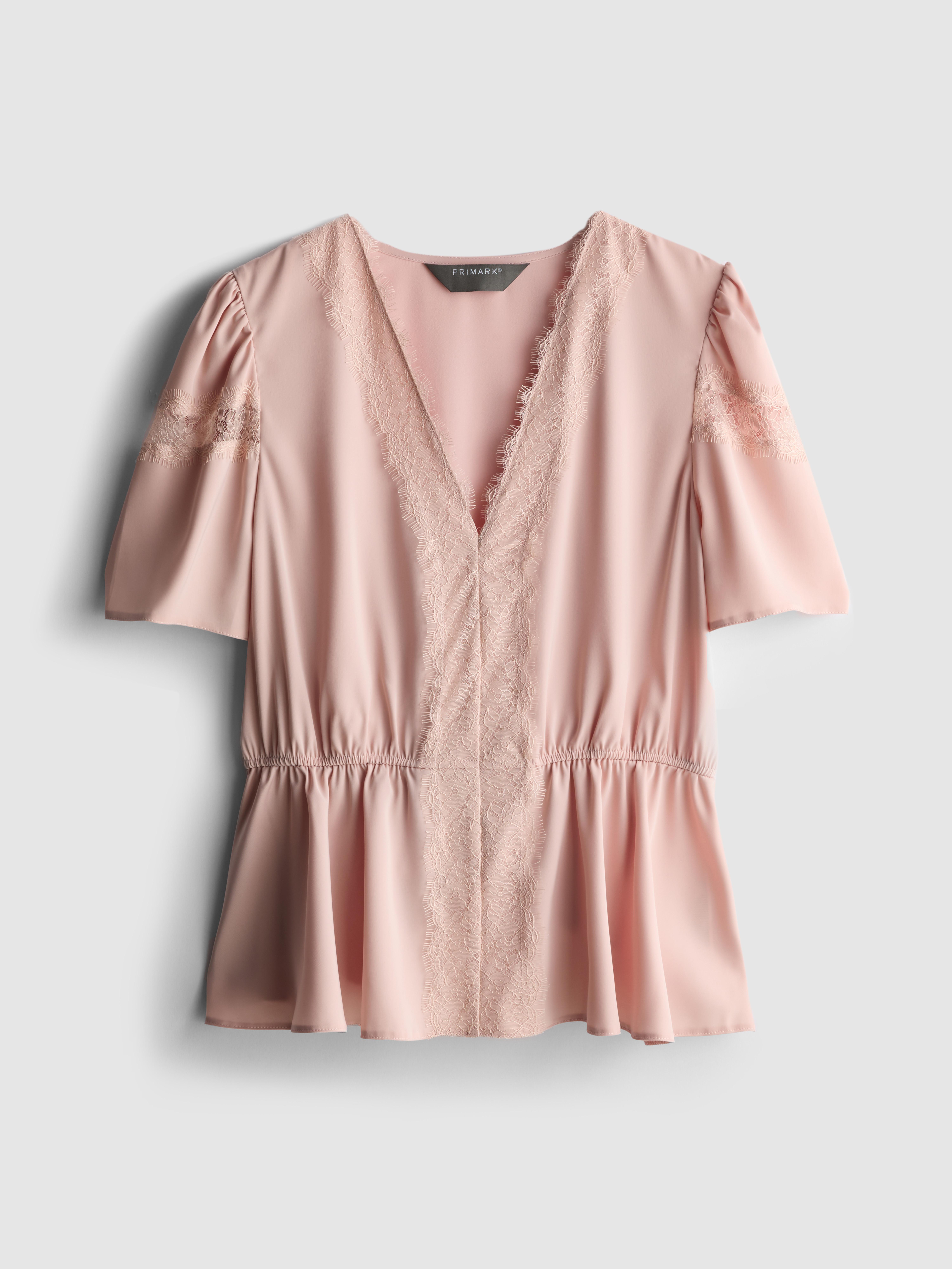 Chemisier en satin à empiècements en dentelle