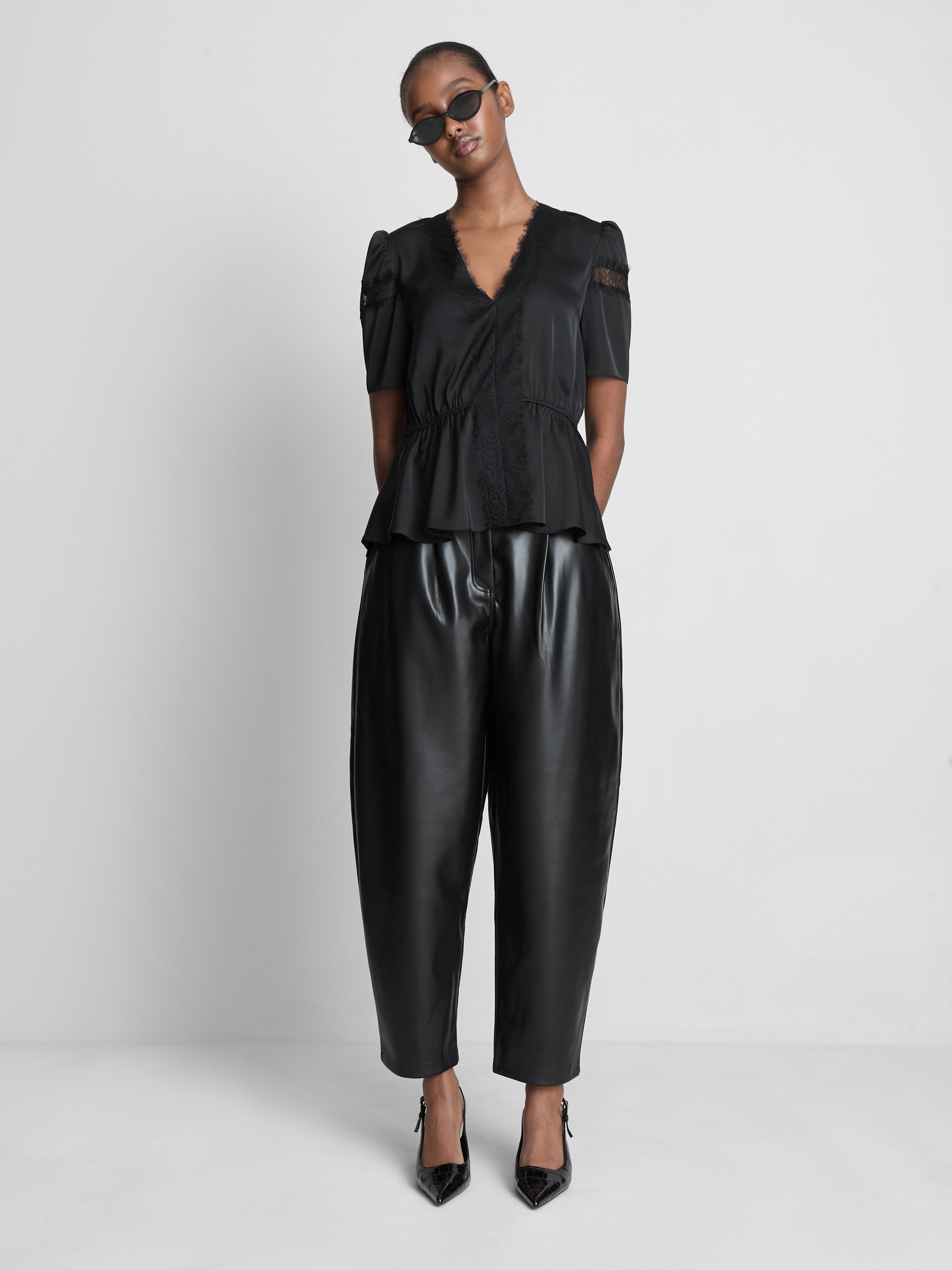 Satijnen blouse met kanten accenten