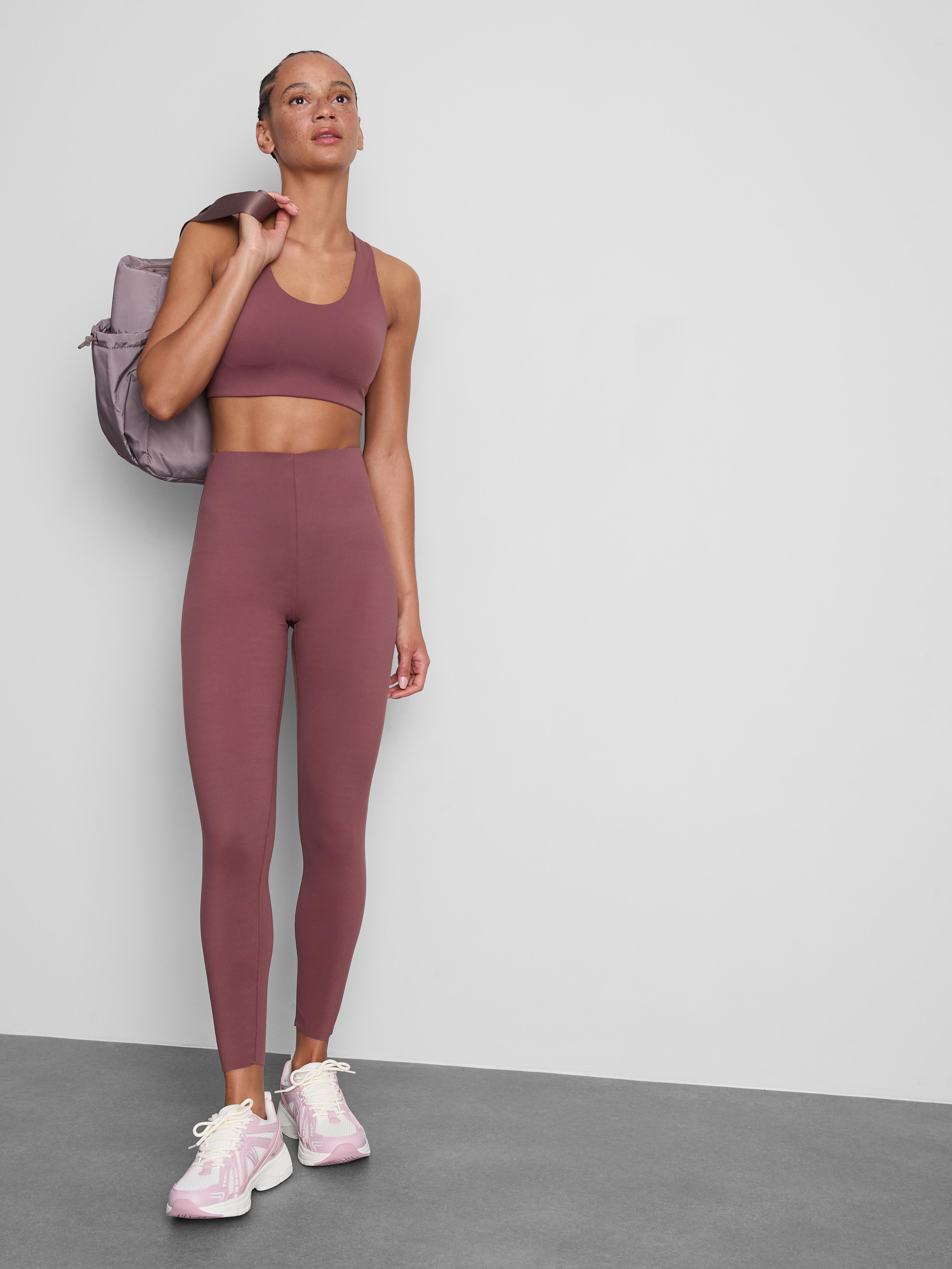 Krótki sportowy top BodySculpt z wycięciem