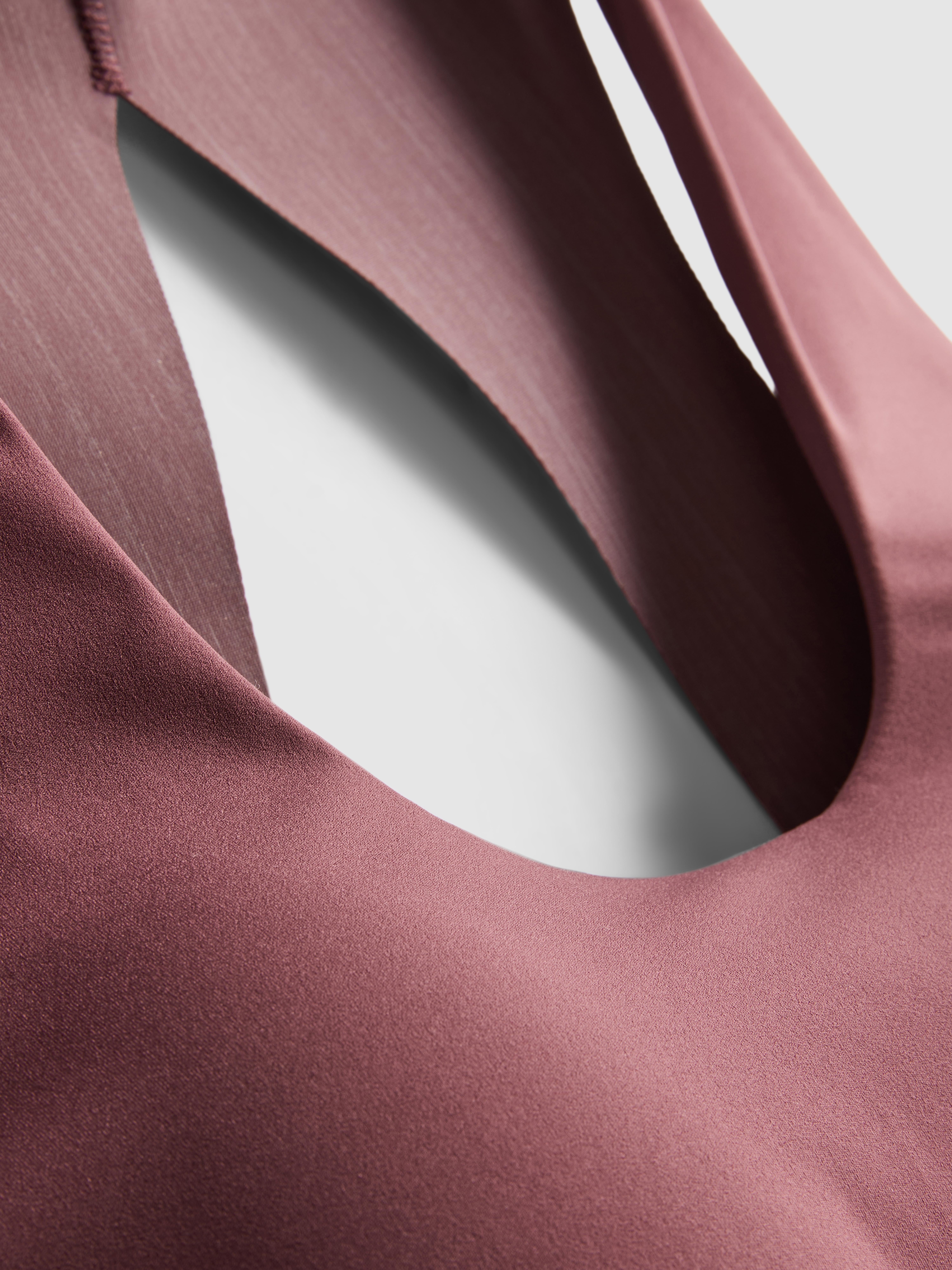 BodySculpt Performance Cut Out Crop Top