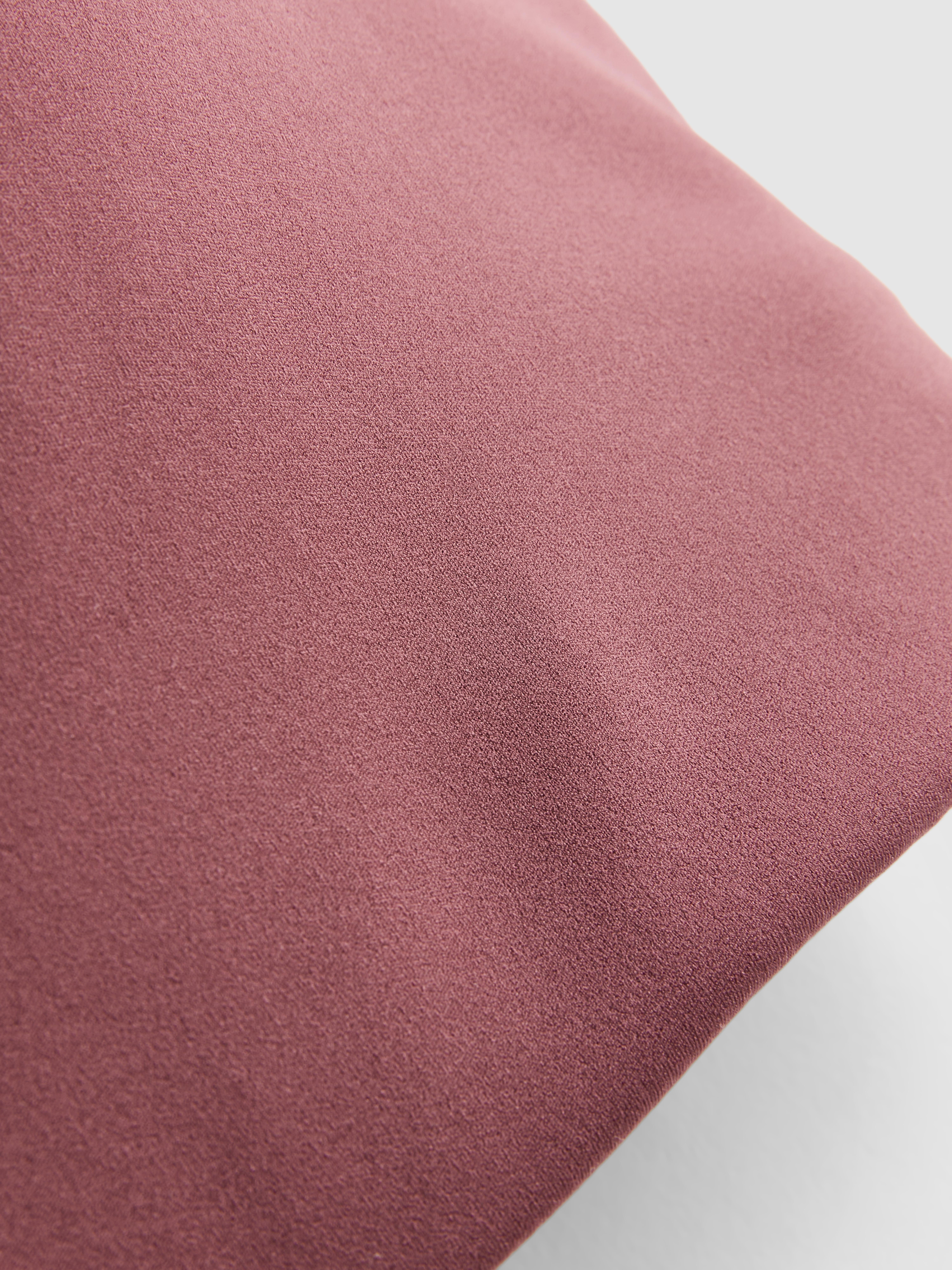 Krótki sportowy top BodySculpt z wycięciem