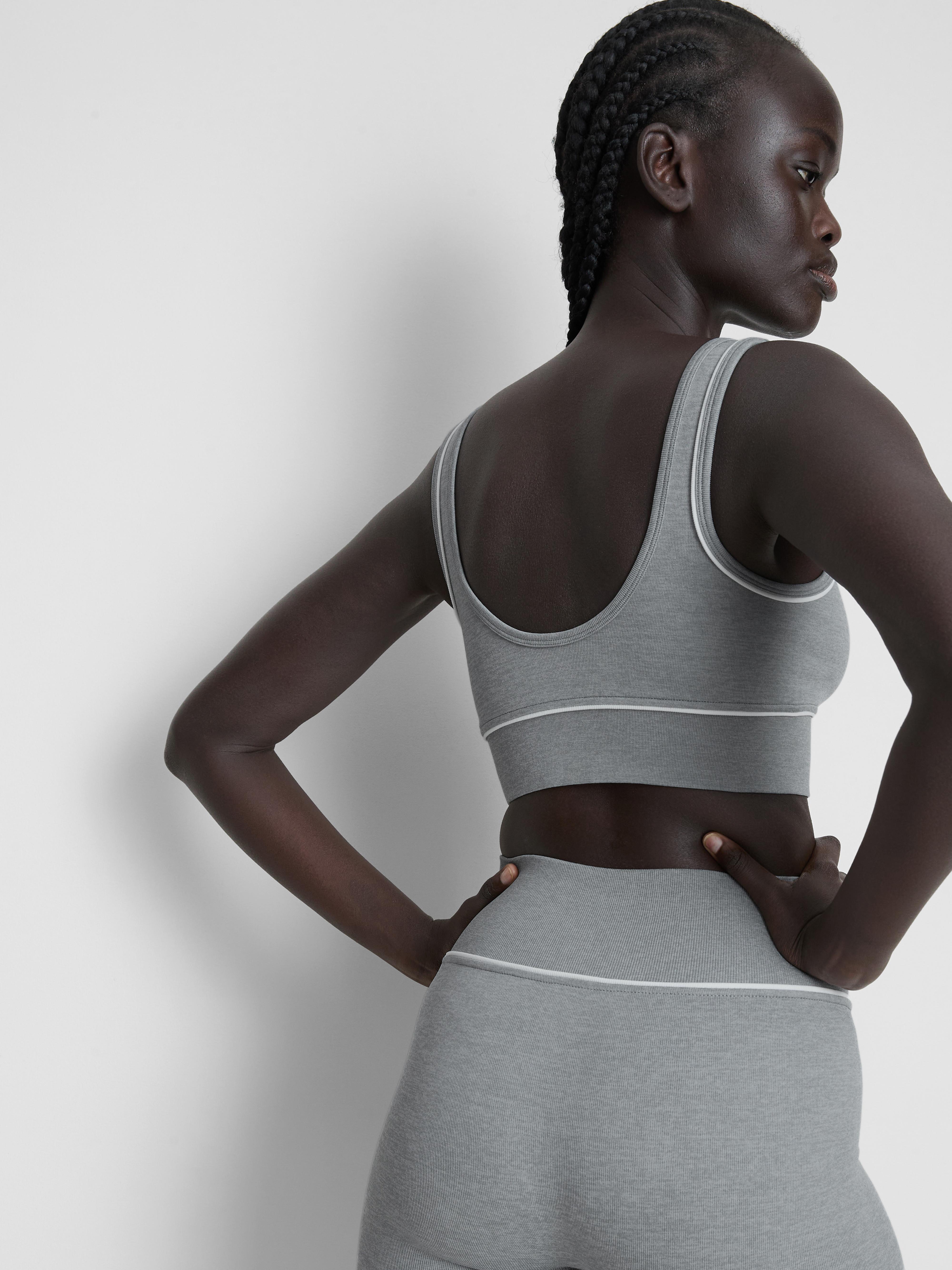 Naadloze korte sporttop met biezen