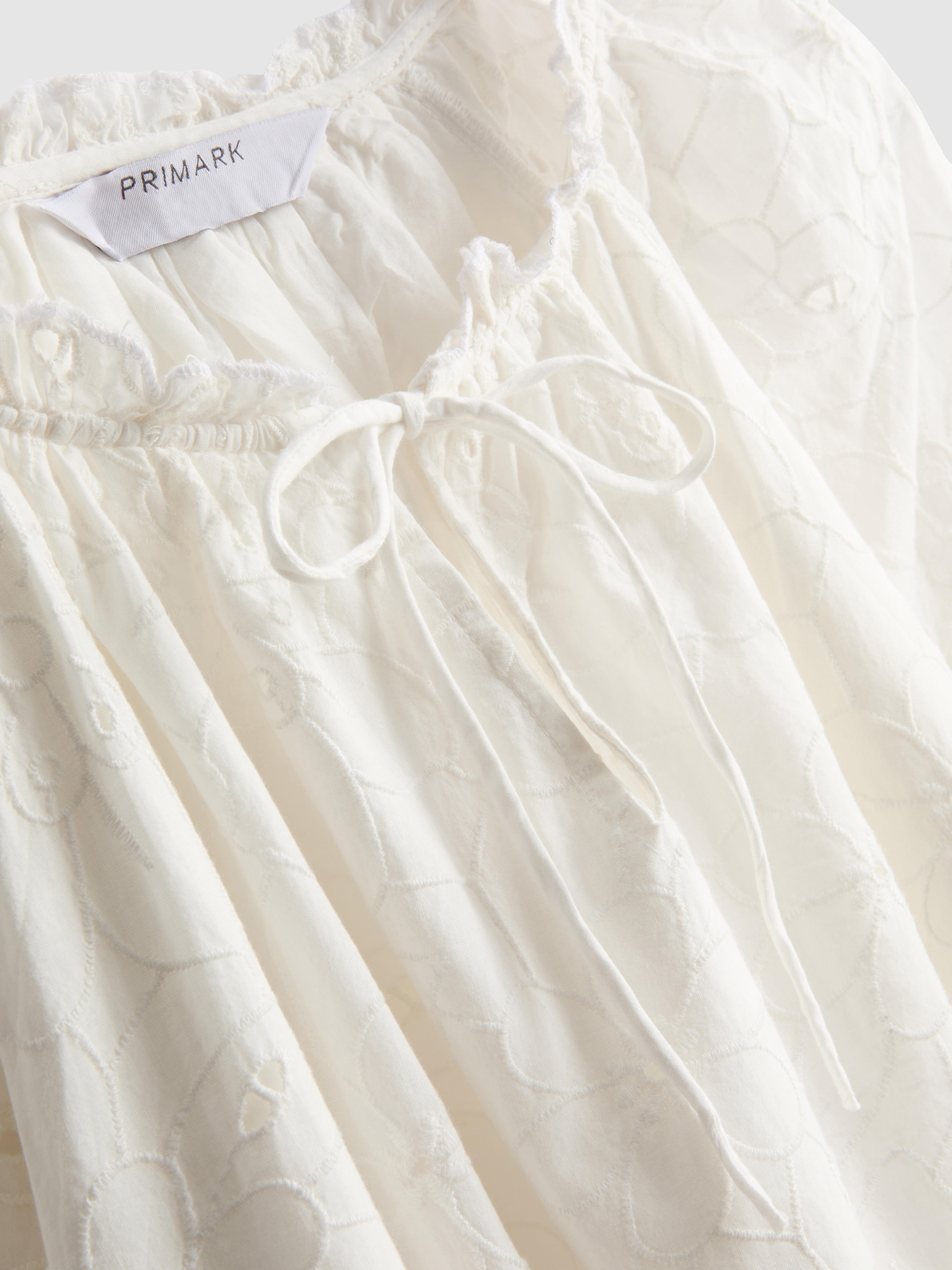 Geborduurde blouse met ballonmouwen