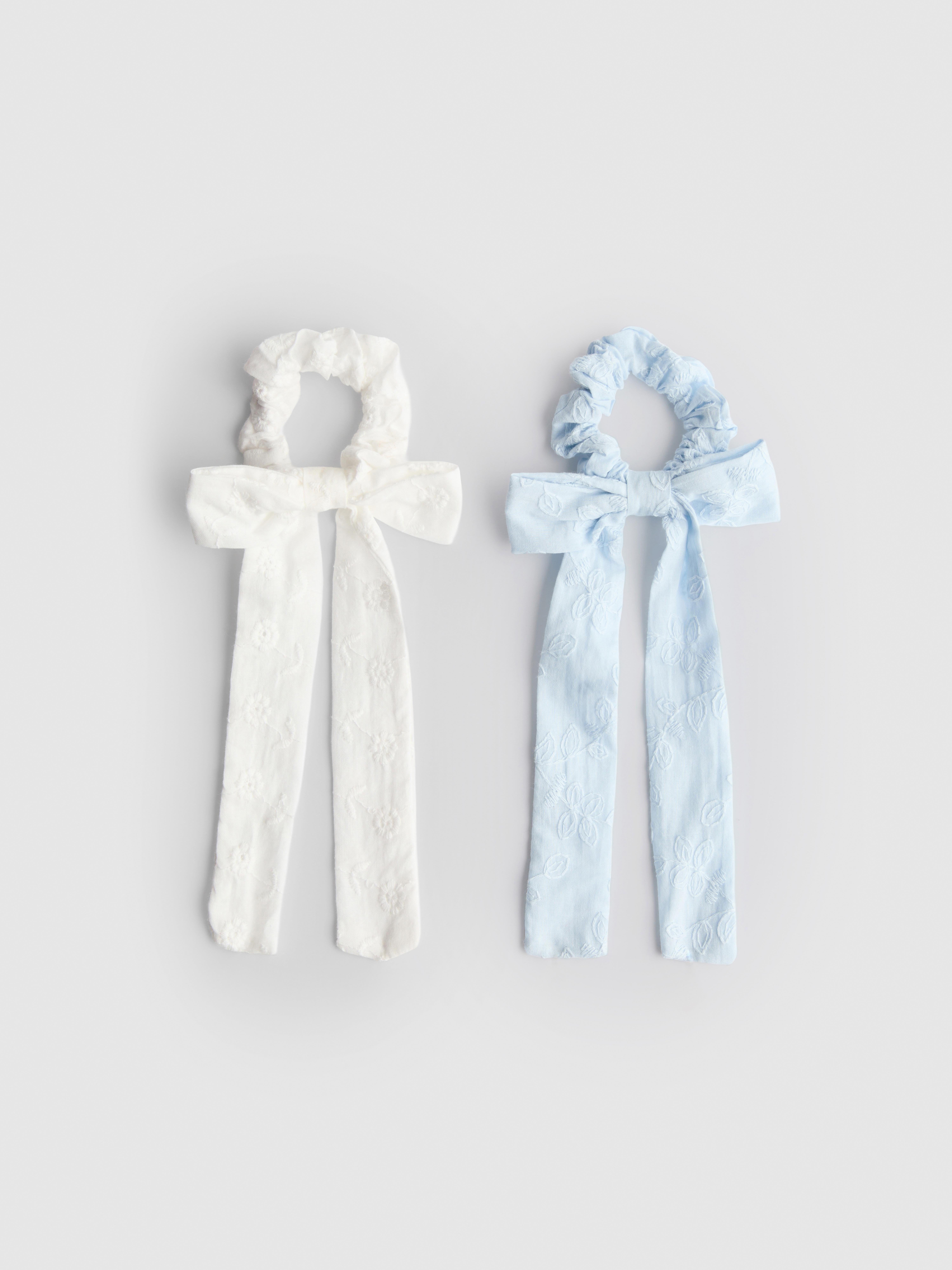 2pk Broderie Anglaise Bow Scrunchies