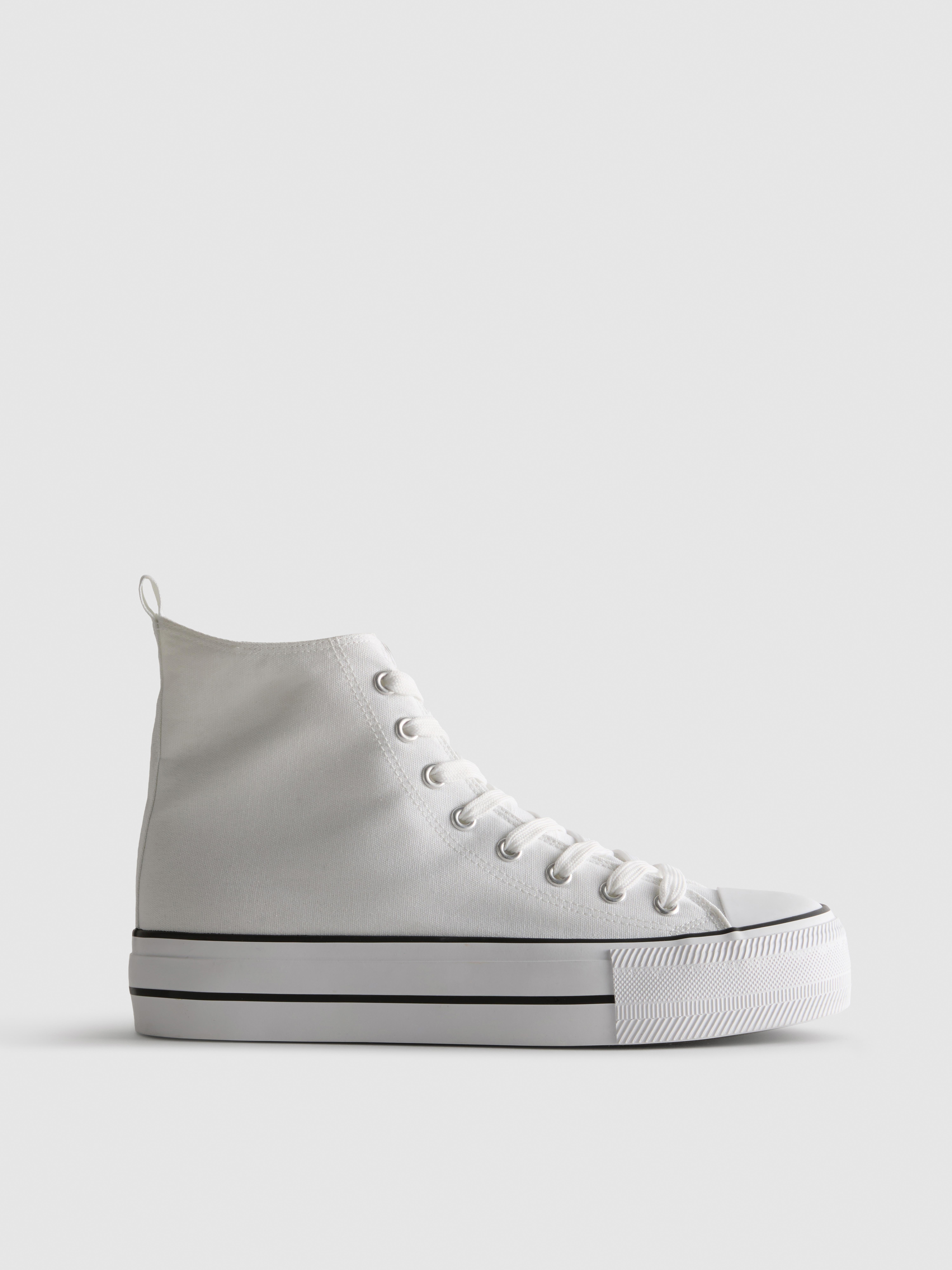 Magas szárú vászon sportcipő Fehér