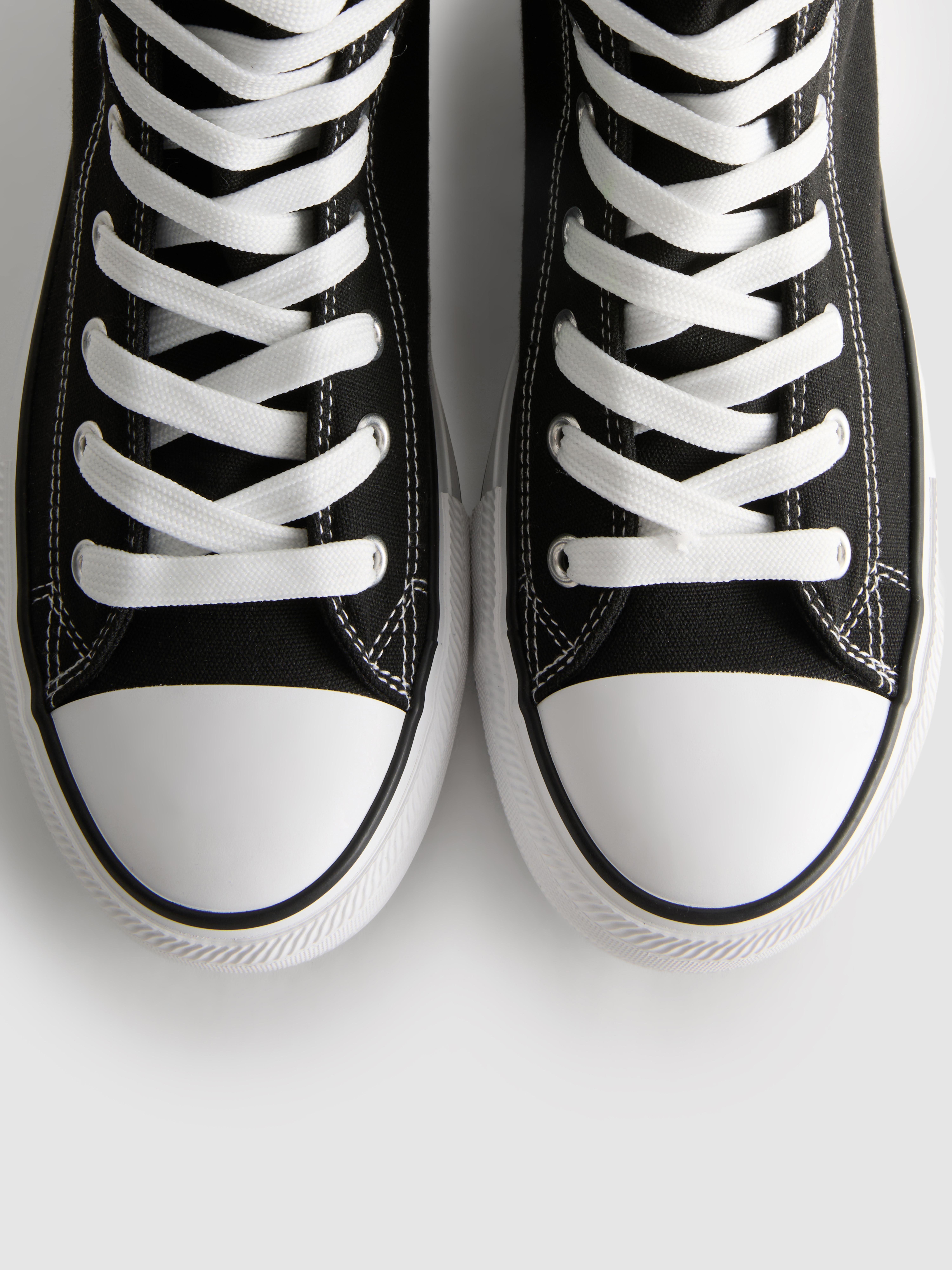 Magas szárú vászon sportcipő