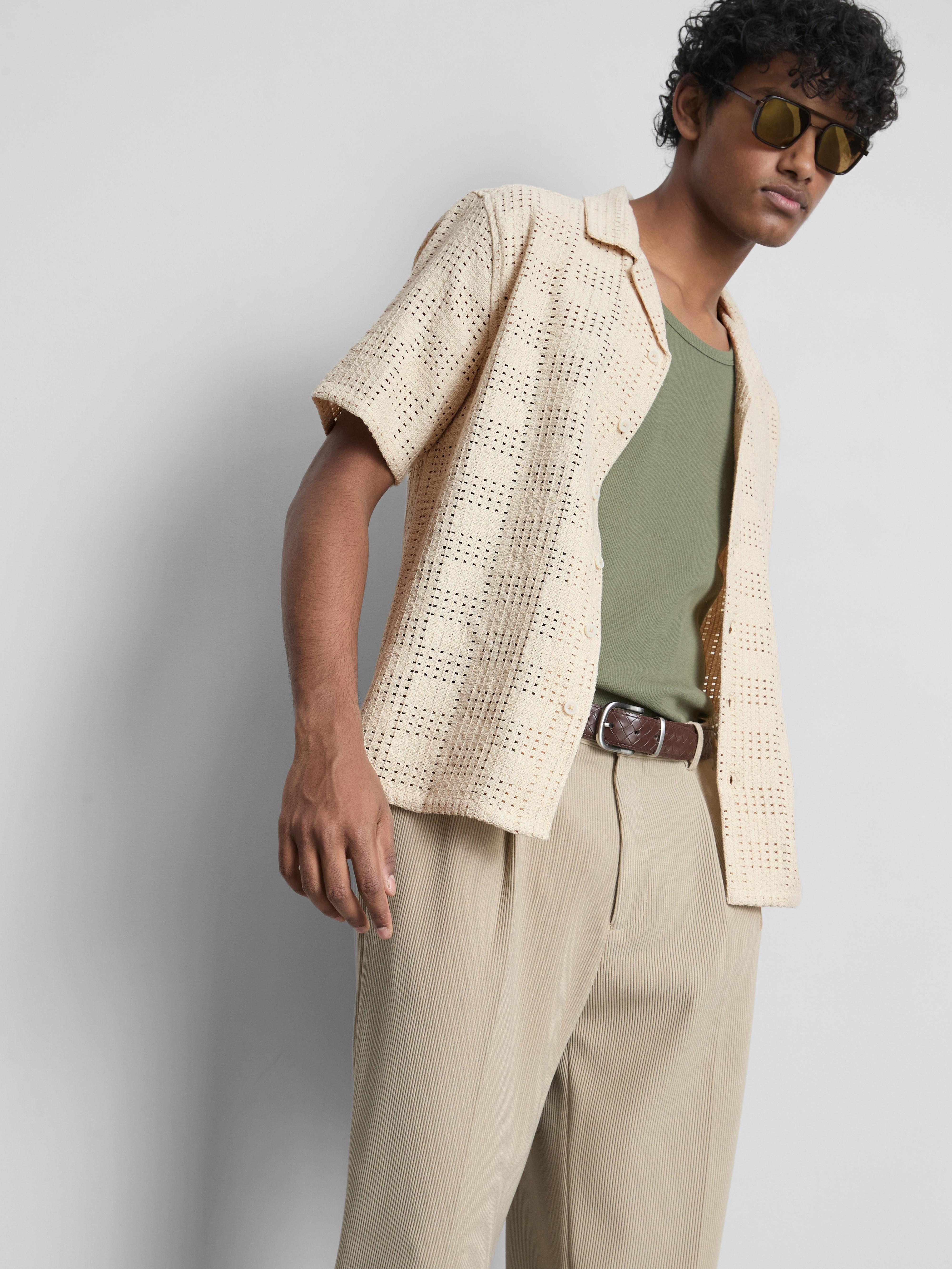 Kvačkana srajca s karirastim motivom