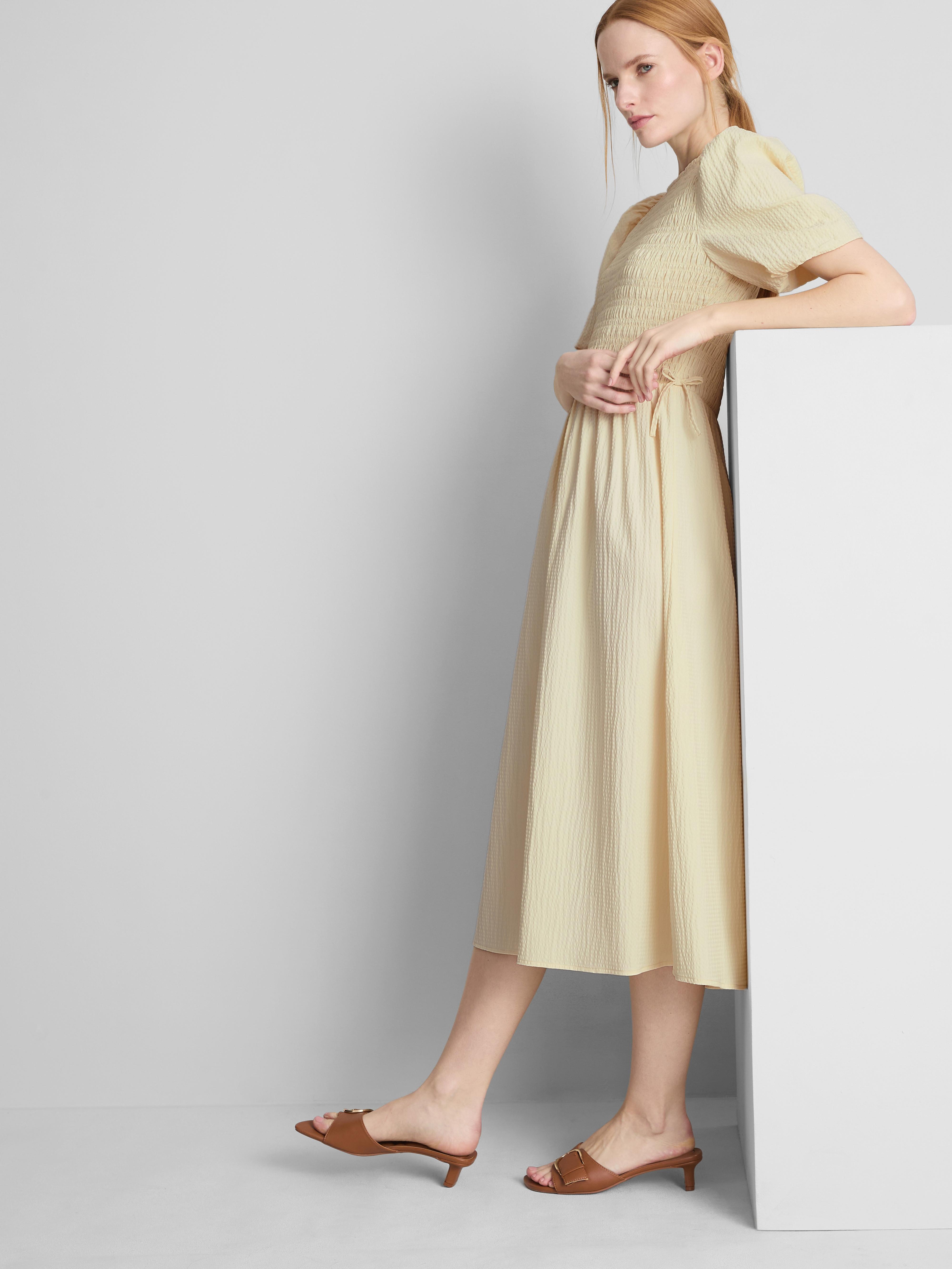 Gesmoktes Midikleid aus Seersucker