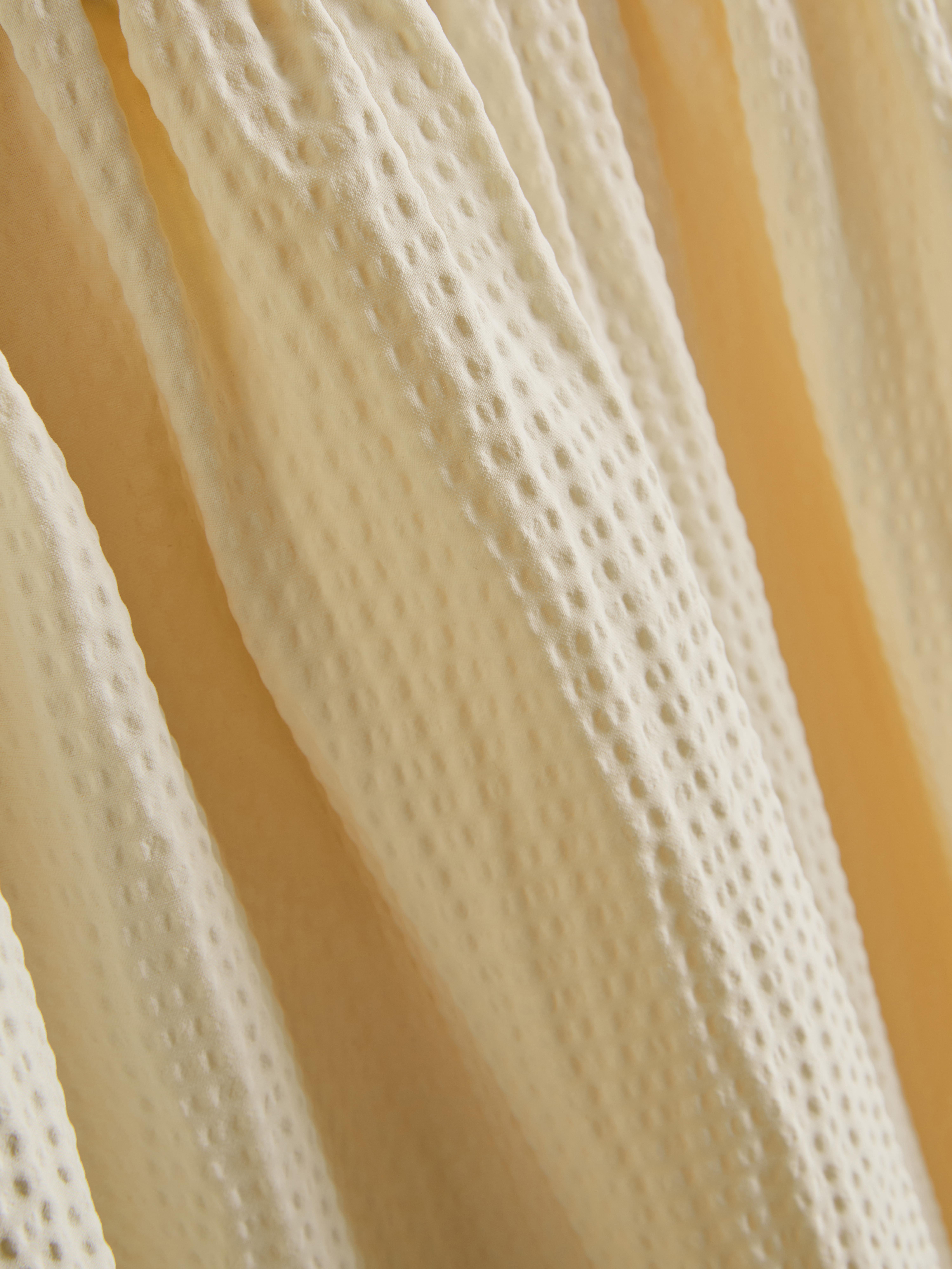 Gesmoktes Midikleid aus Seersucker