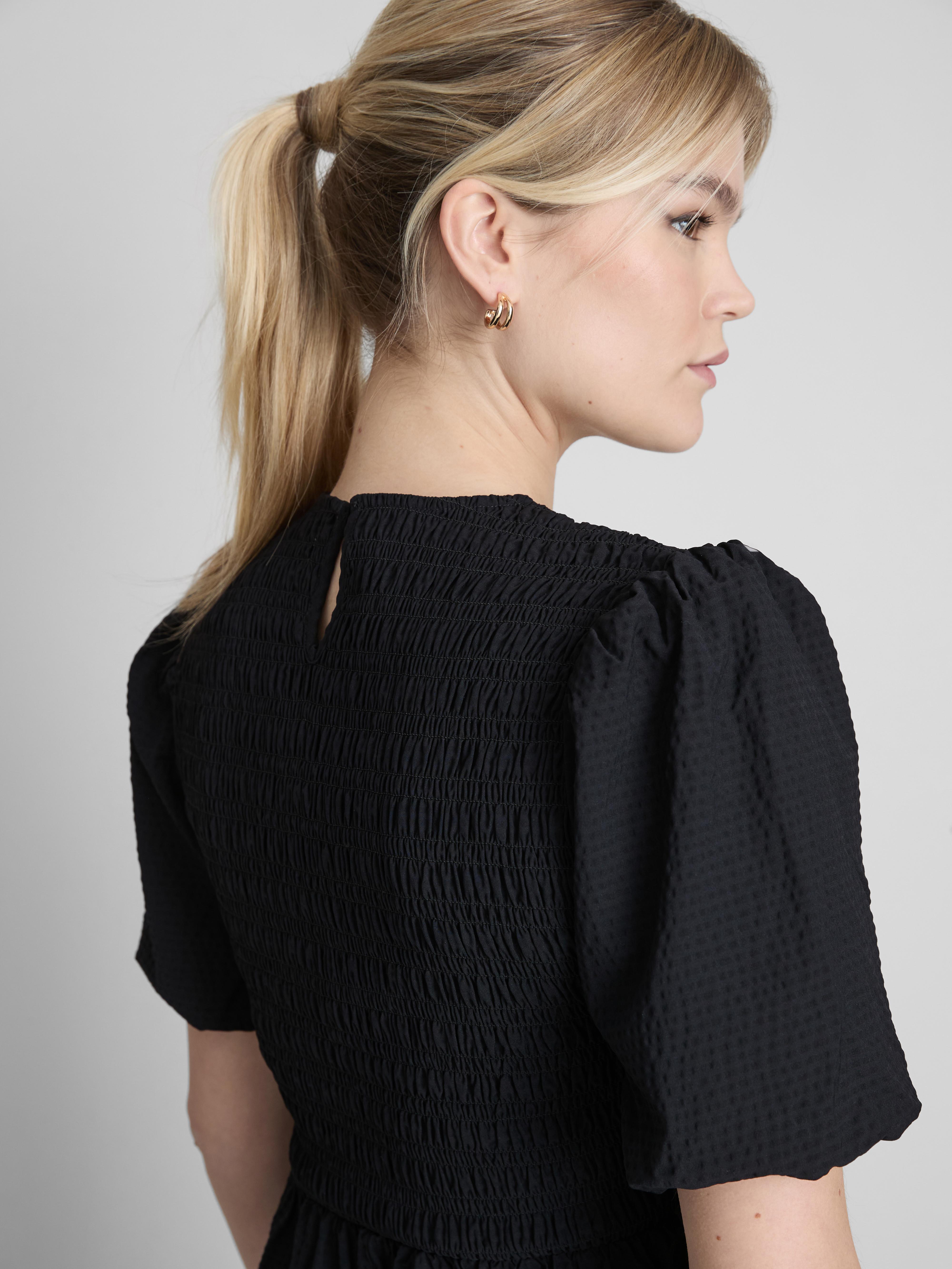 Vestido midi de sirsaca fruncido