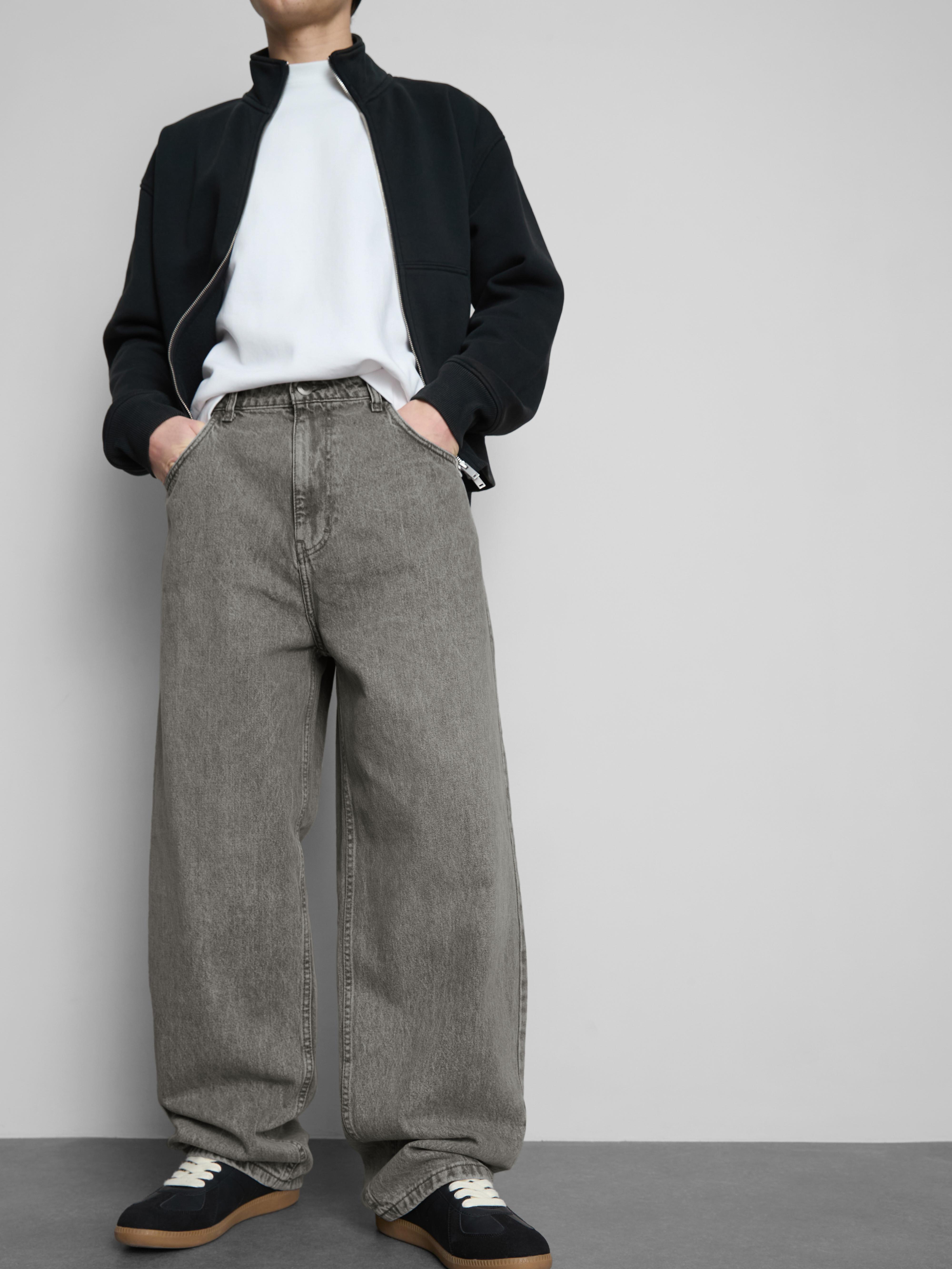 Mid-Rise Baggy Jeans