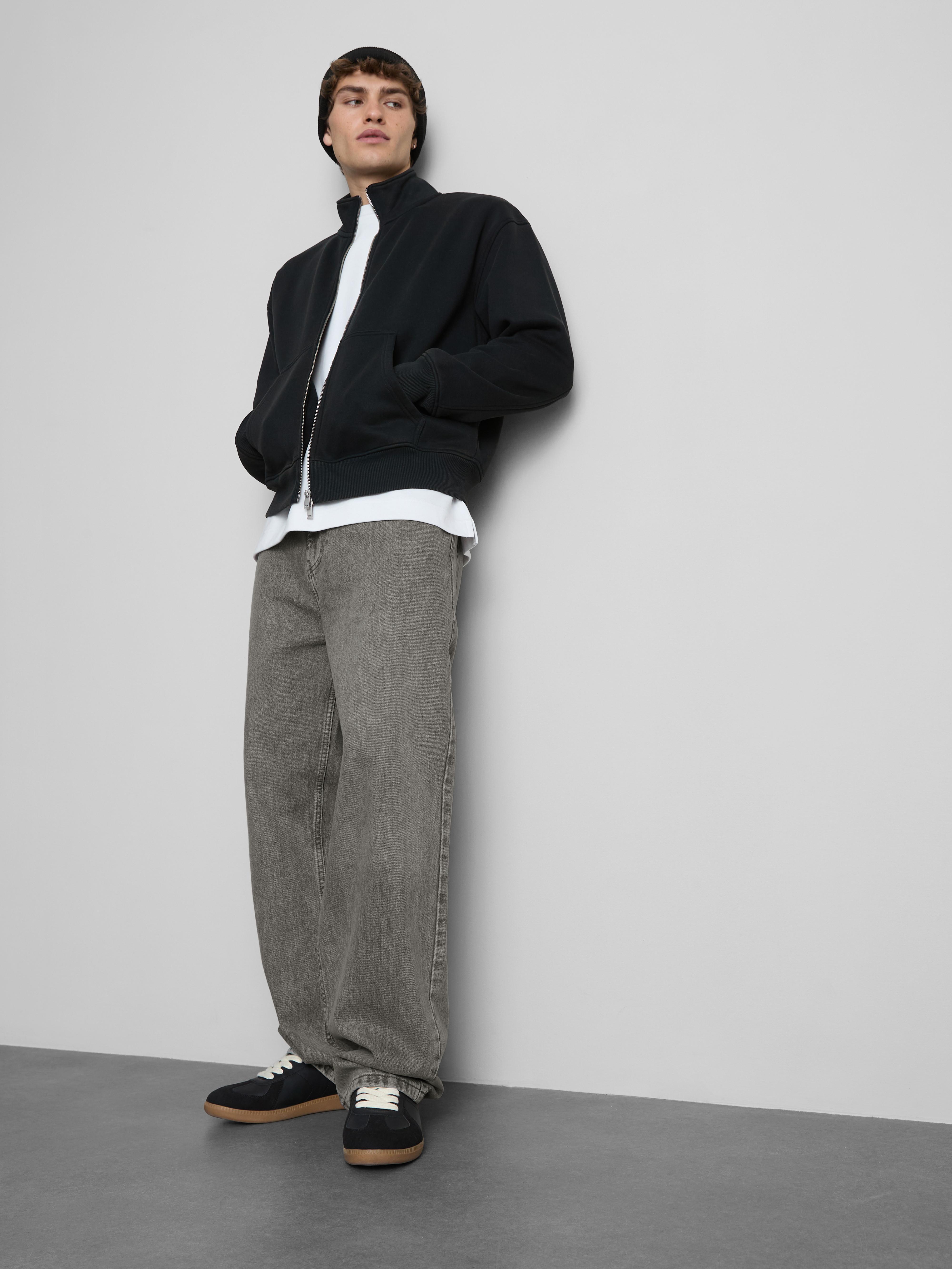 Mid-Rise Baggy Jeans