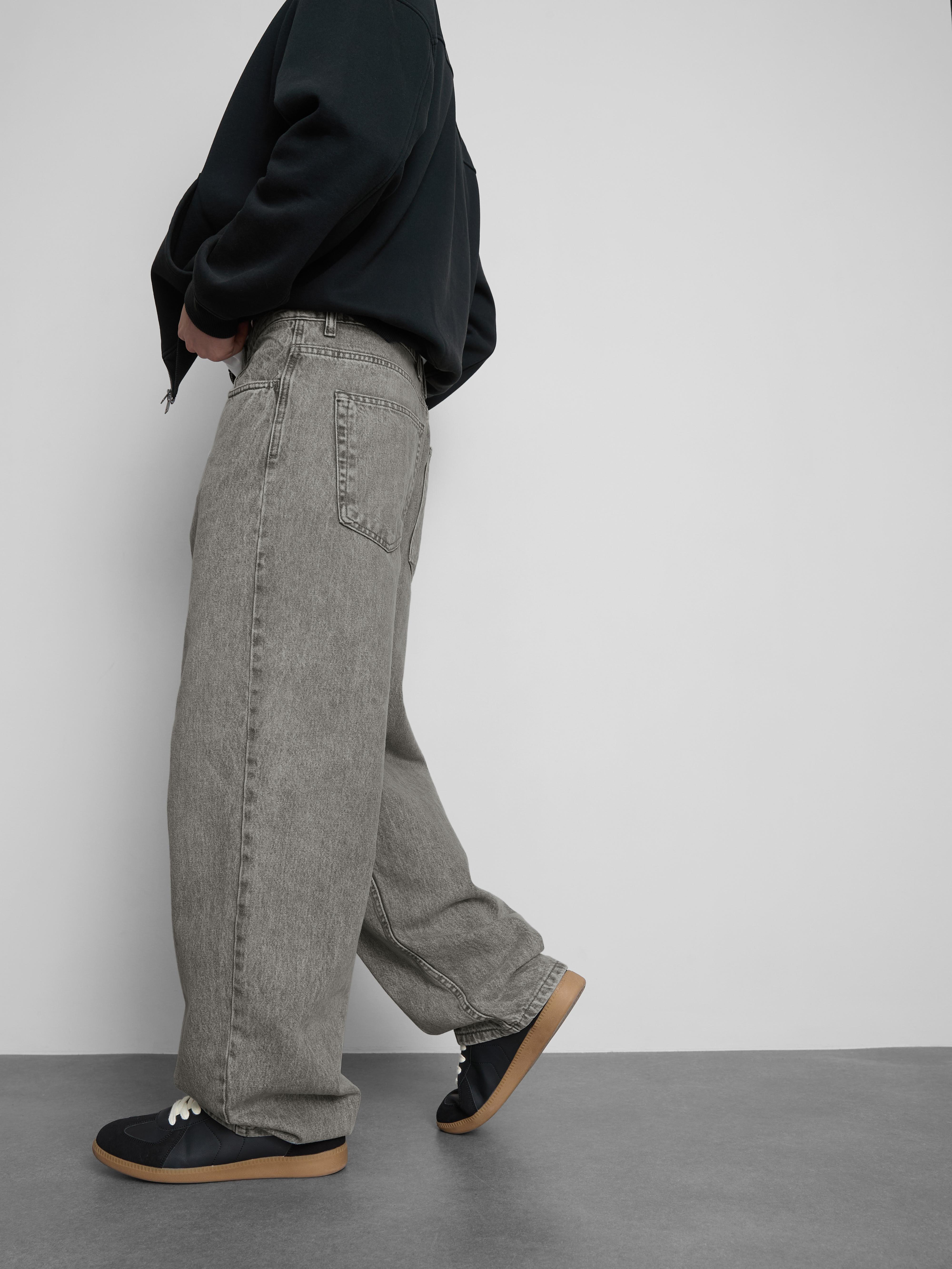 Mid-Rise Baggy Jeans