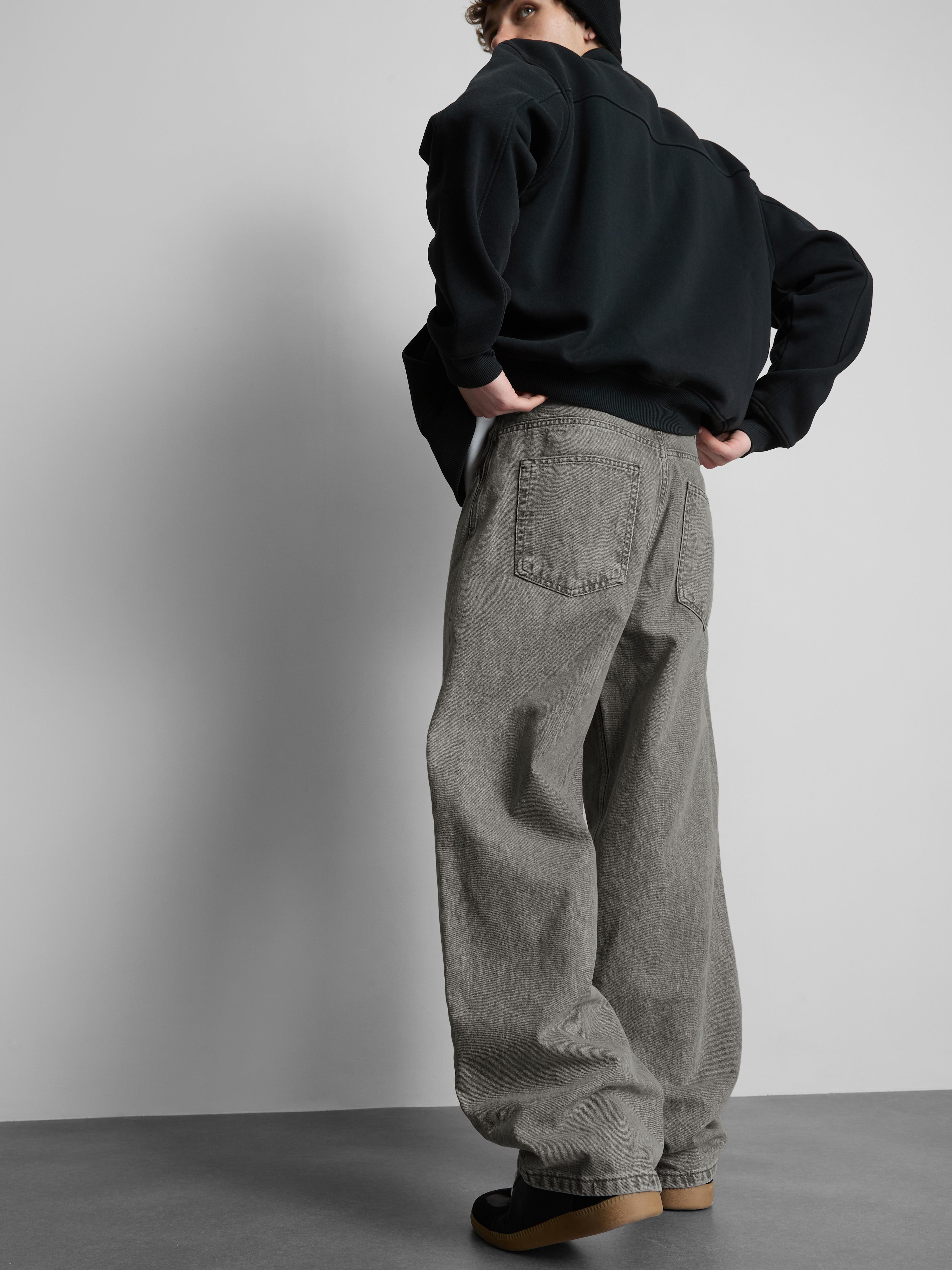 Mid-Rise Baggy Jeans