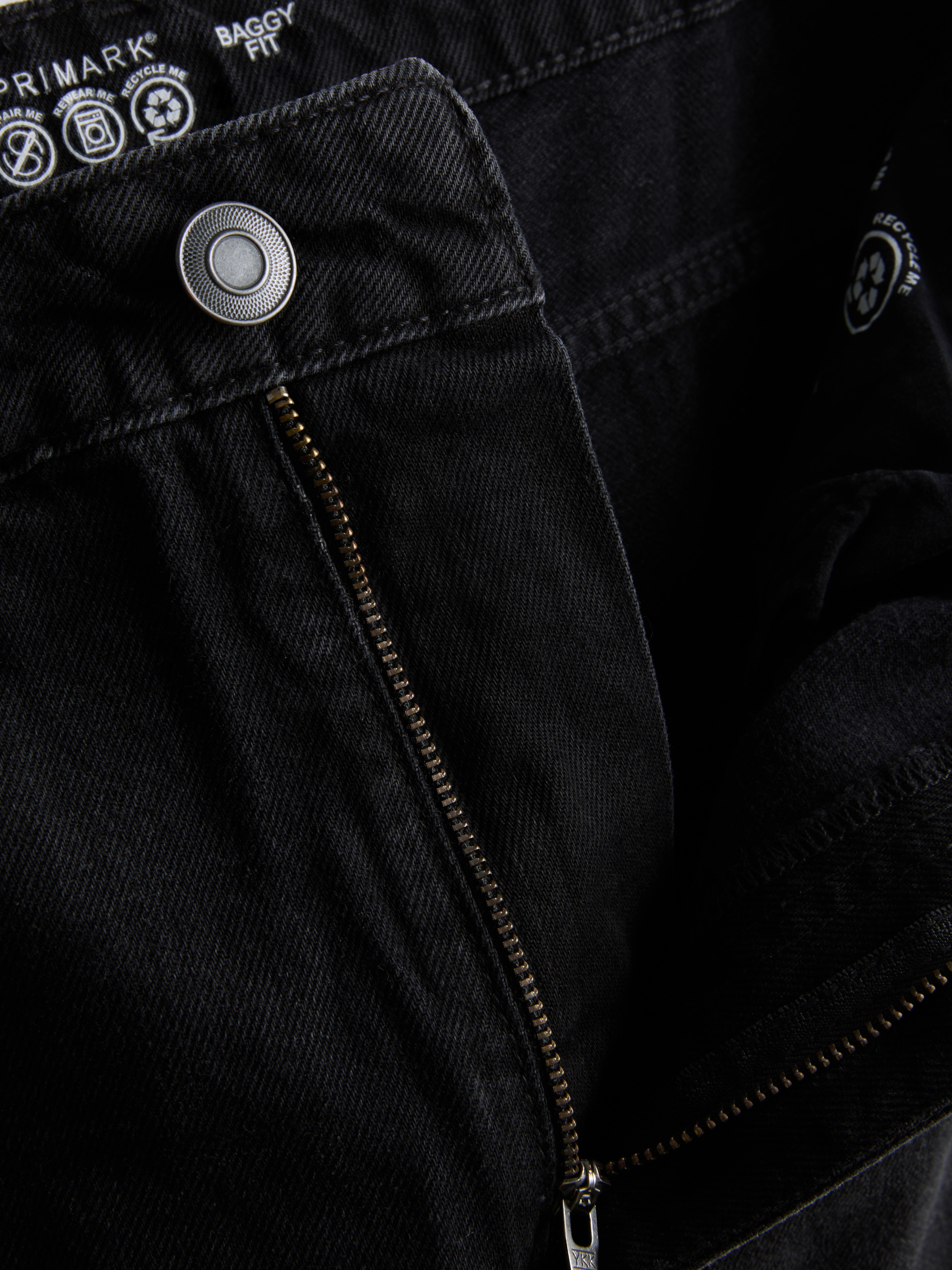 Mid-Rise Baggy Jeans