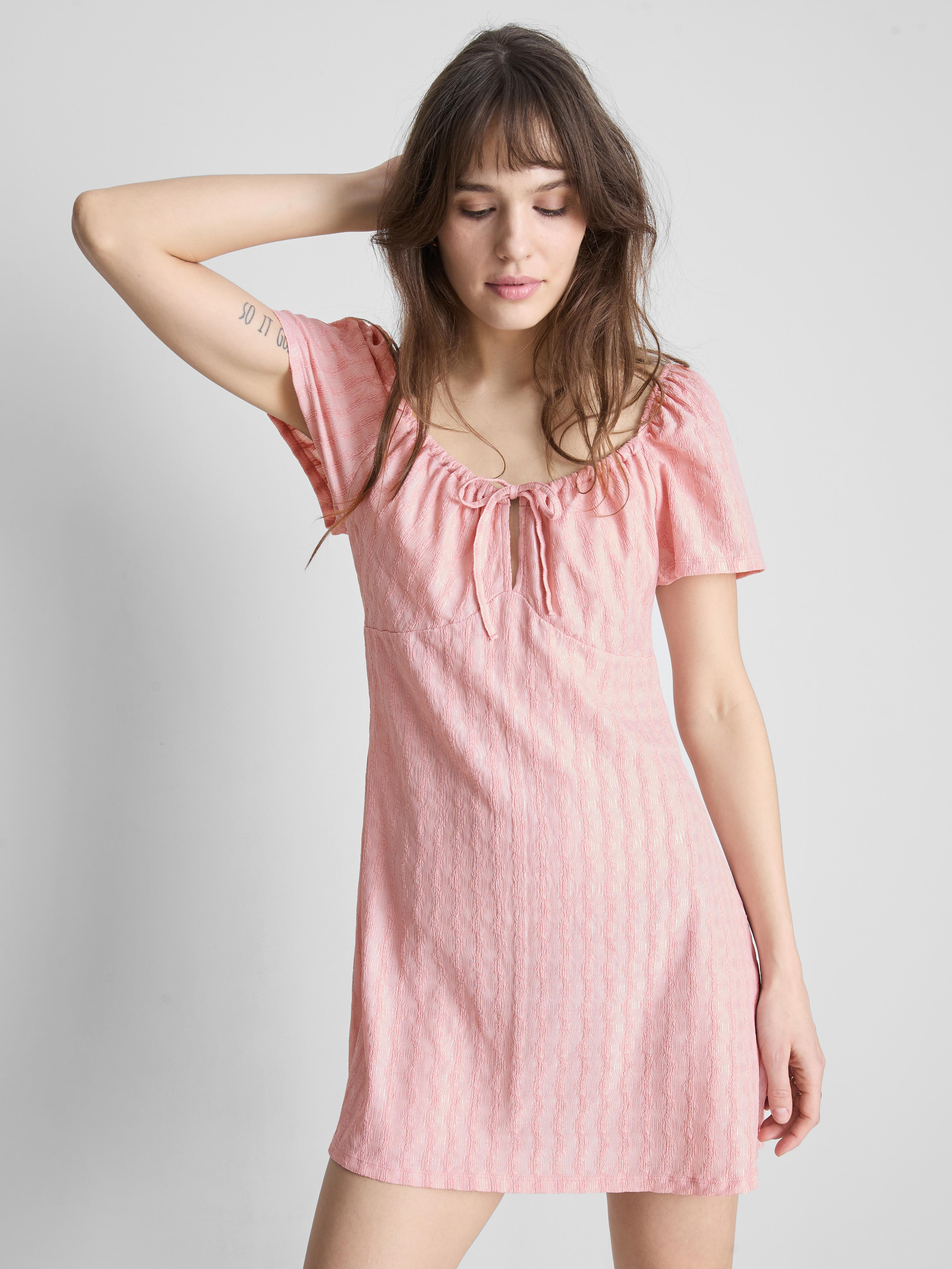 Minikleid in Knitteroptik mit Flügelärmeln