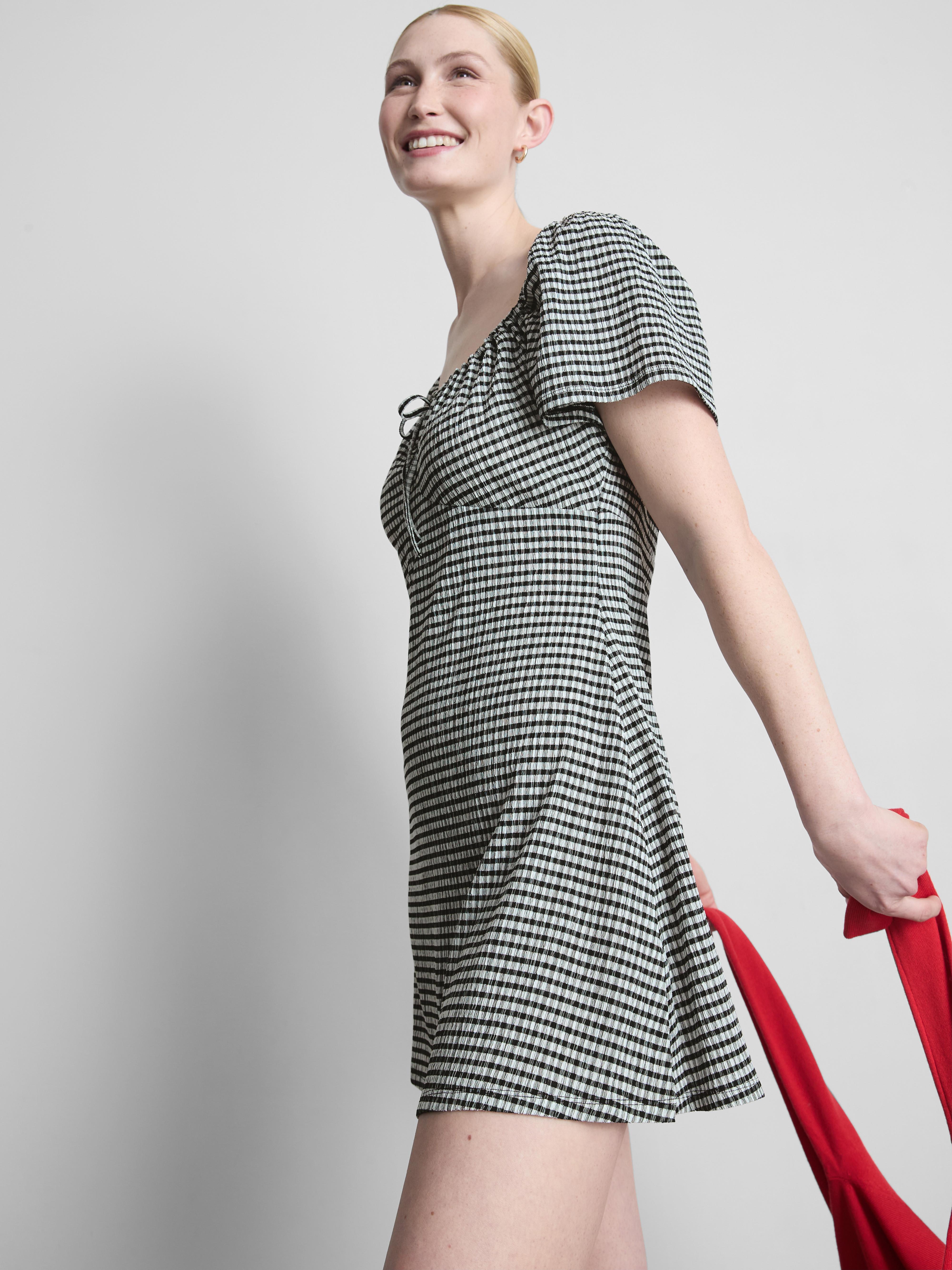 Minikleid in Knitteroptik mit Flügelärmeln
