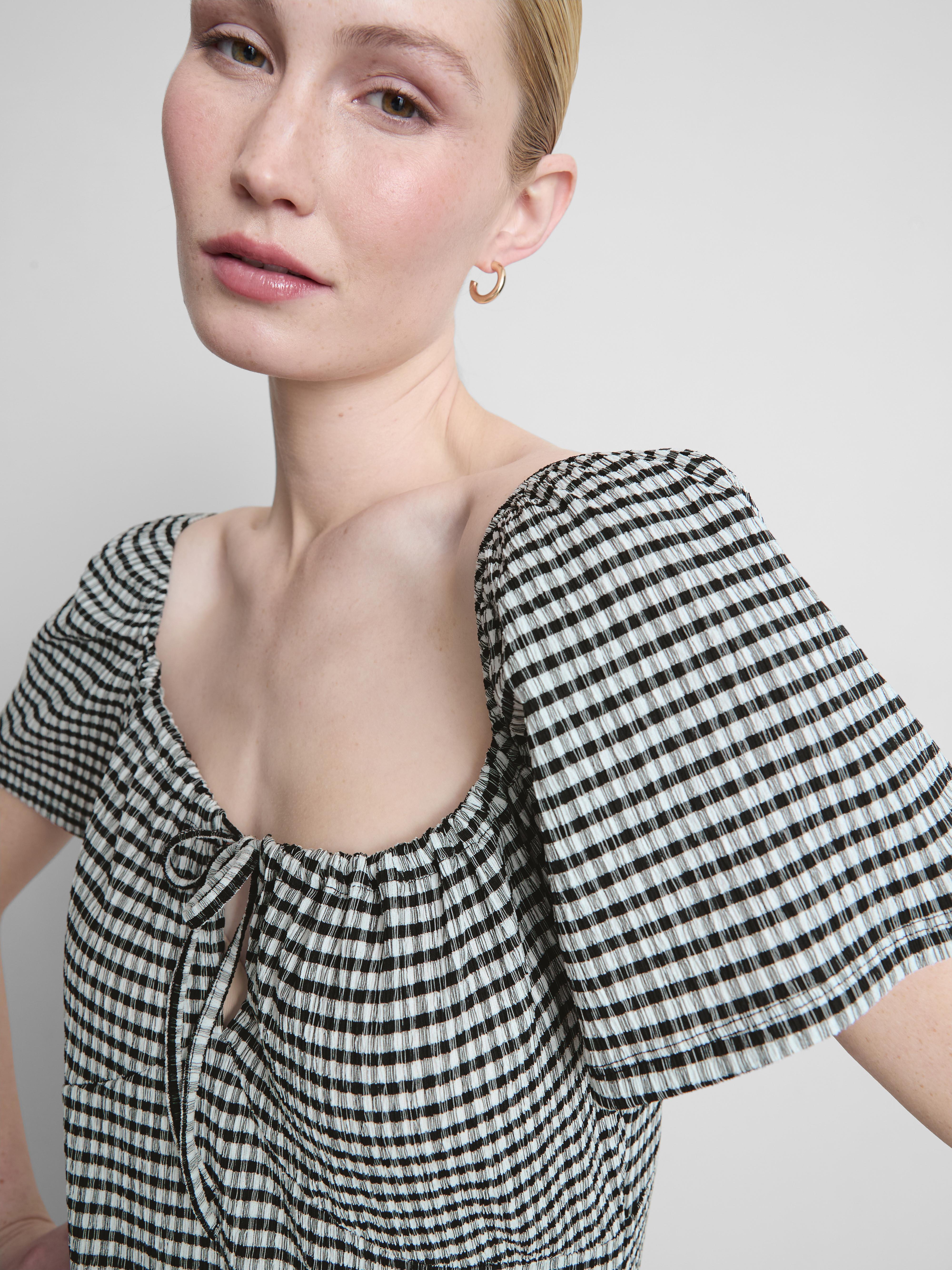 Minikleid in Knitteroptik mit Flügelärmeln