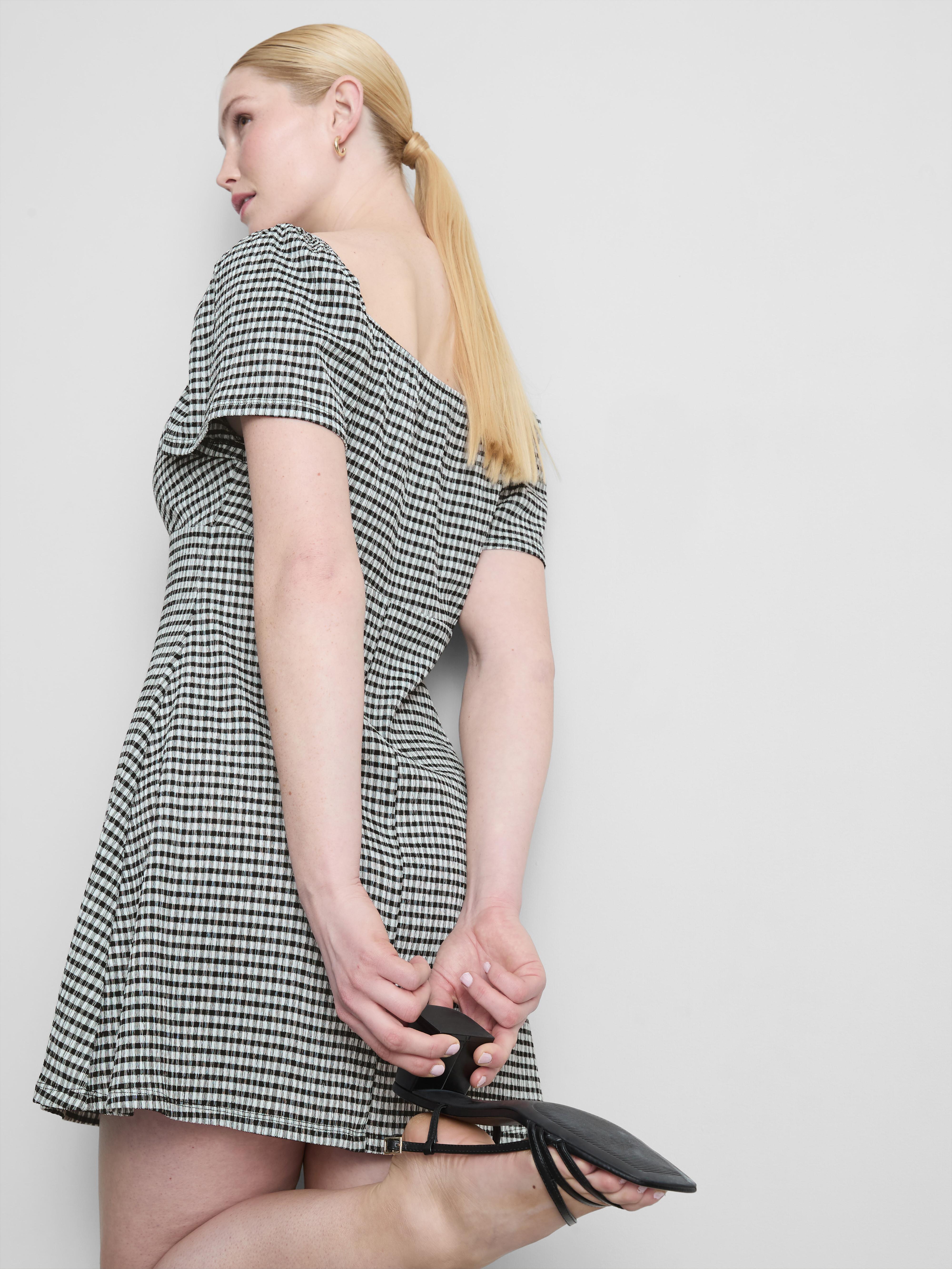 Minikleid in Knitteroptik mit Flügelärmeln
