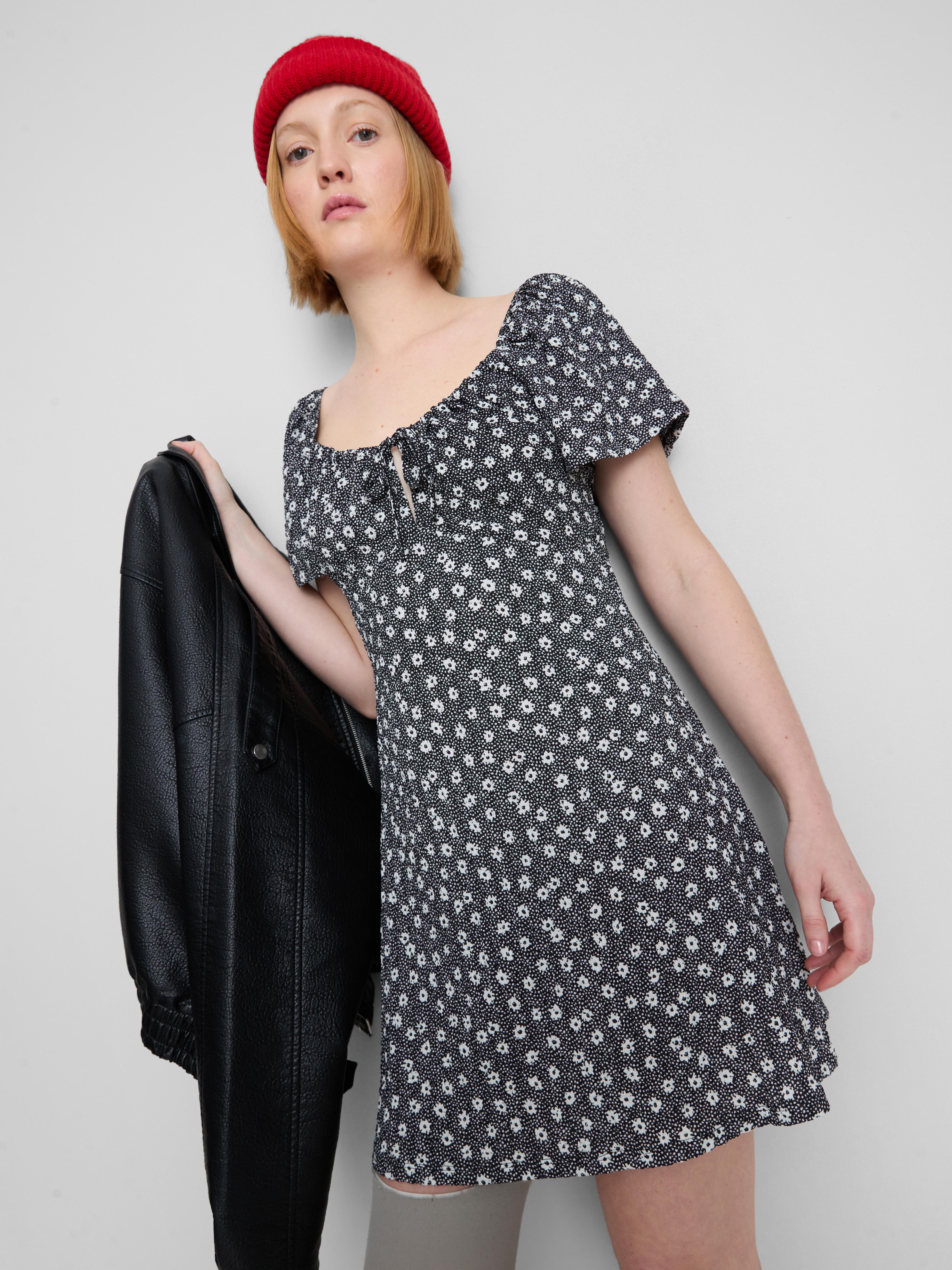 Minikleid in Knitteroptik mit Flügelärmeln