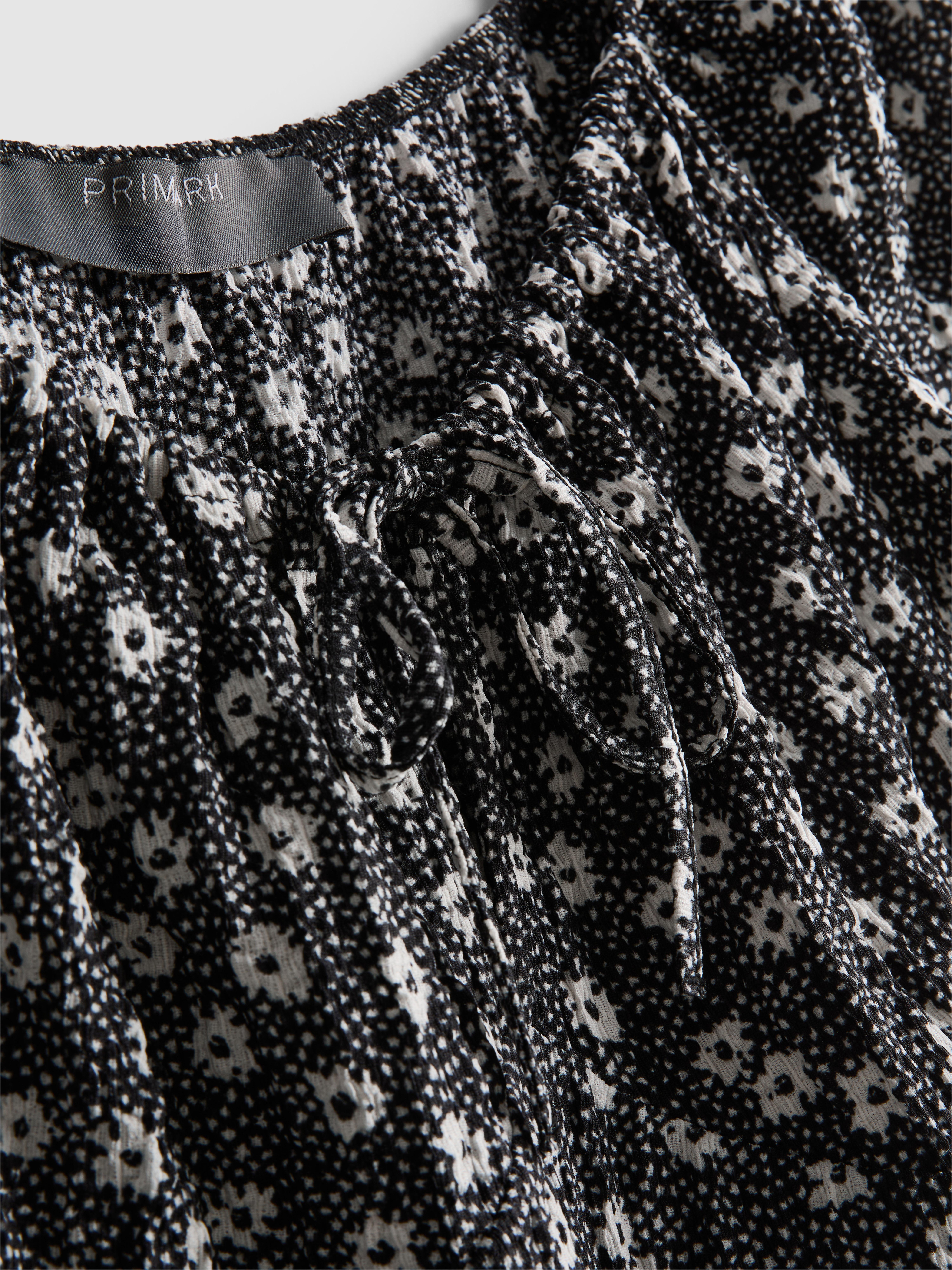 Minikleid in Knitteroptik mit Flügelärmeln