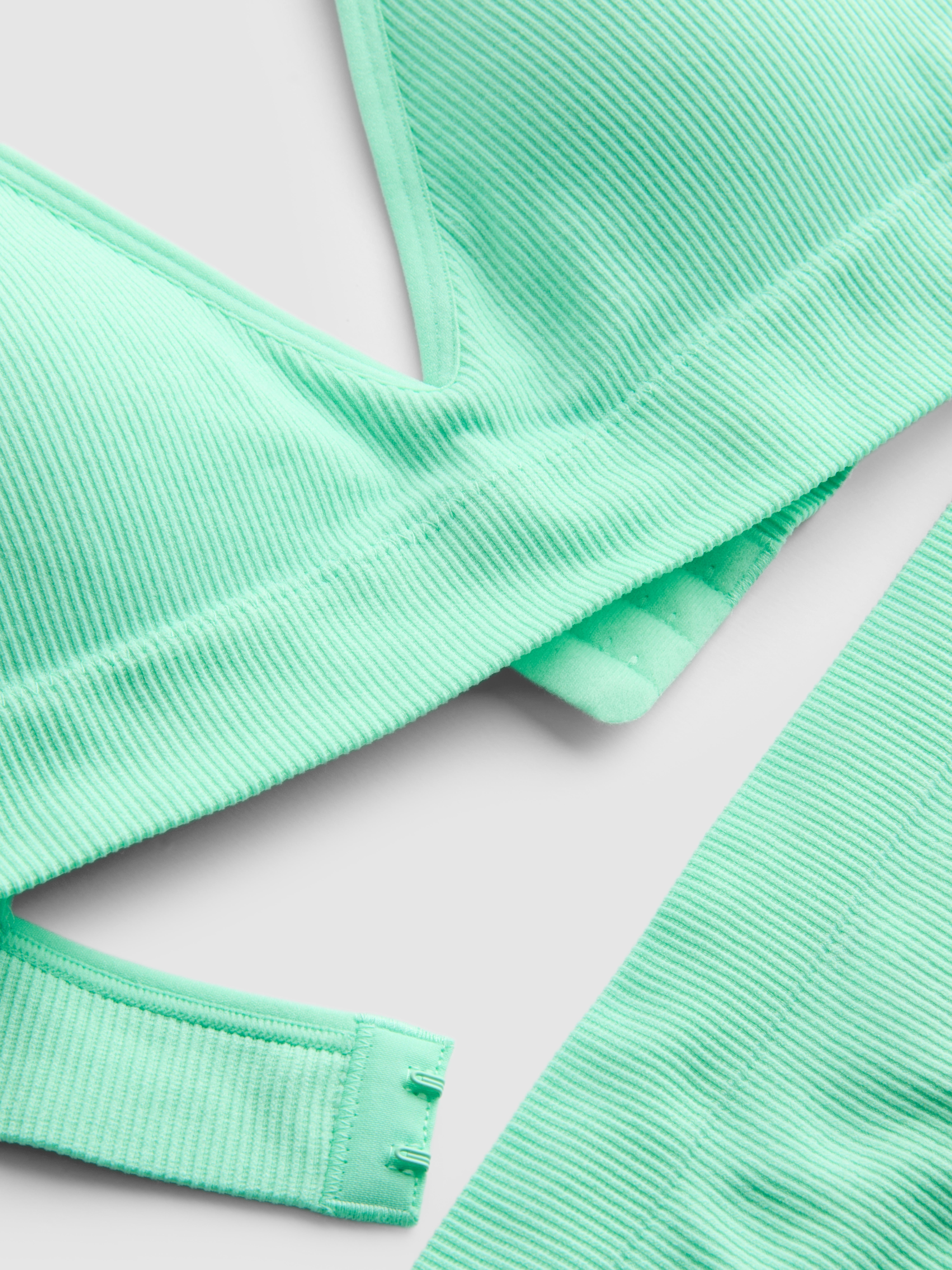 Soutien-gorge triangle rembourré sans coutures et string