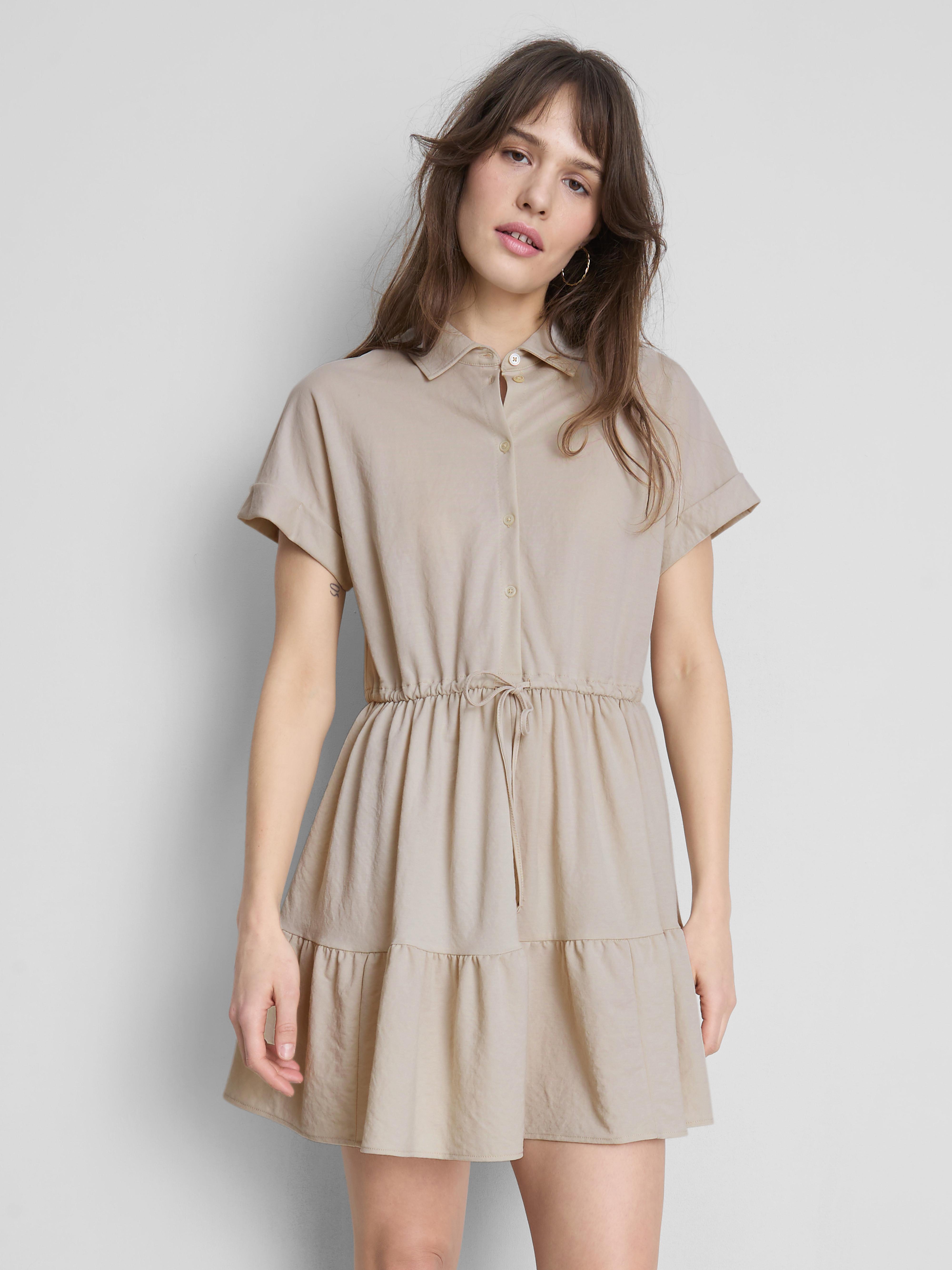 Kurzärmeliges, gestuftes Minikleid