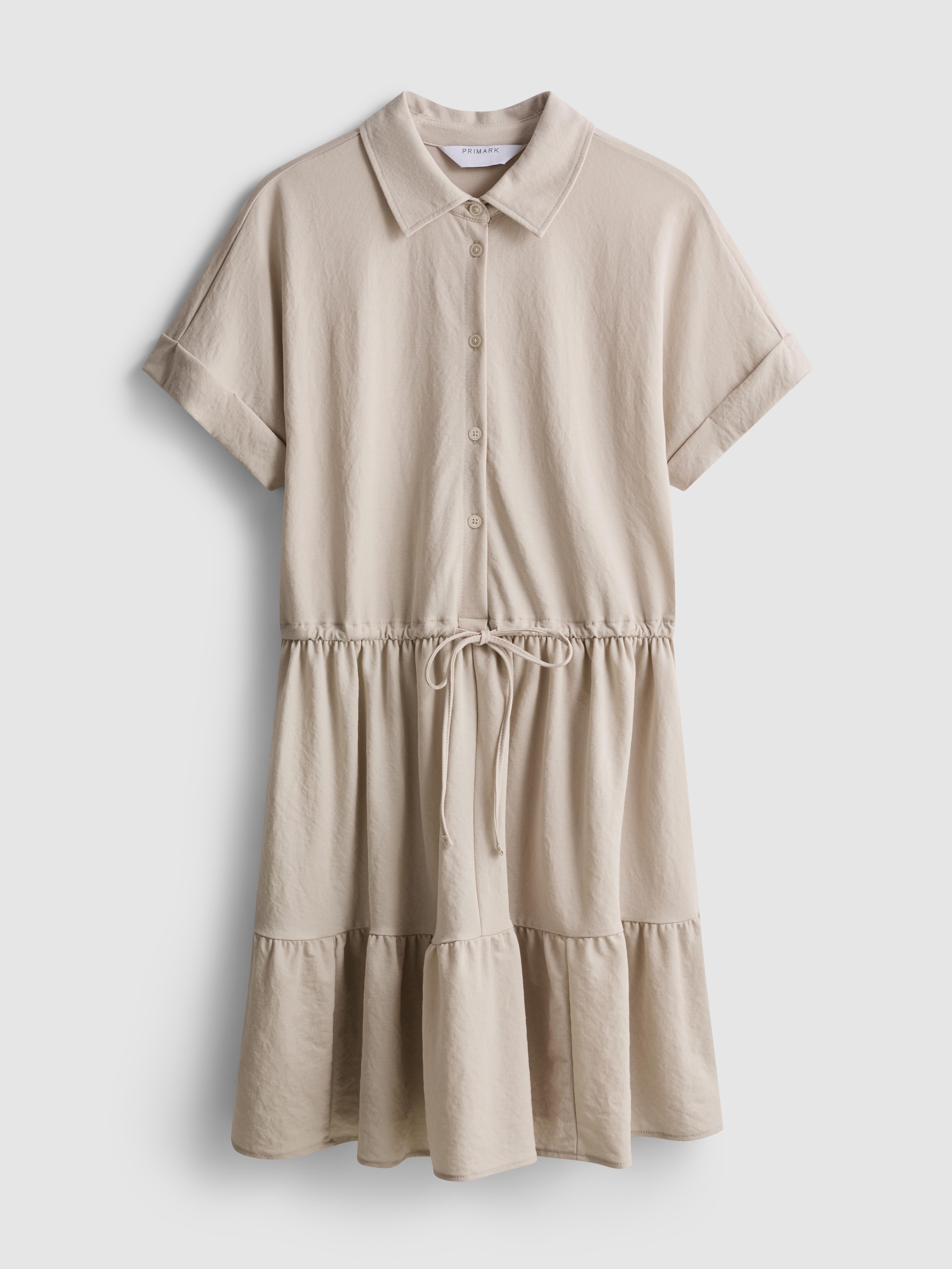 Kurzärmeliges, gestuftes Minikleid