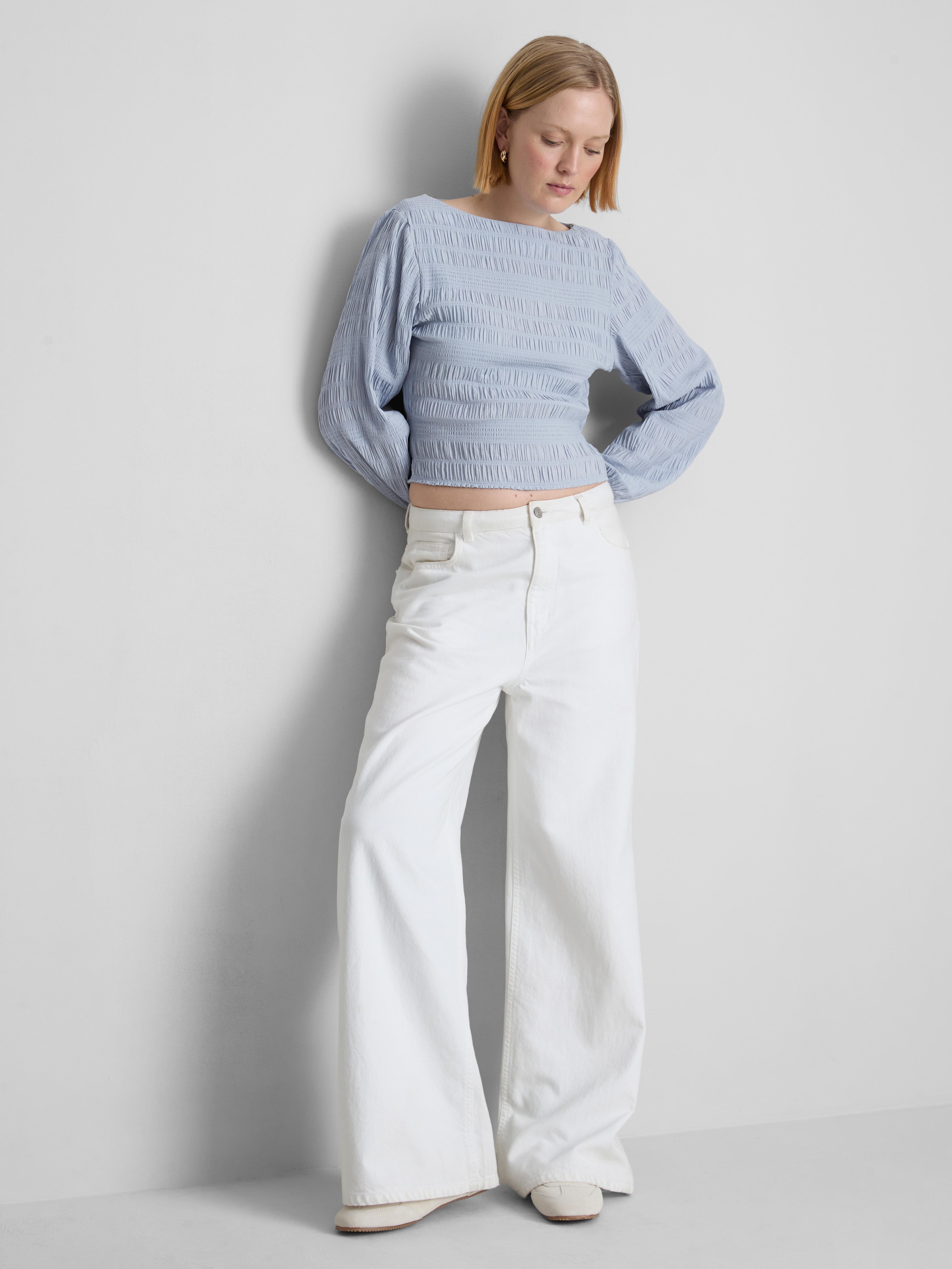 Gesmoktes Langarmtop mit U-Boot-Ausschnitt Hellblau