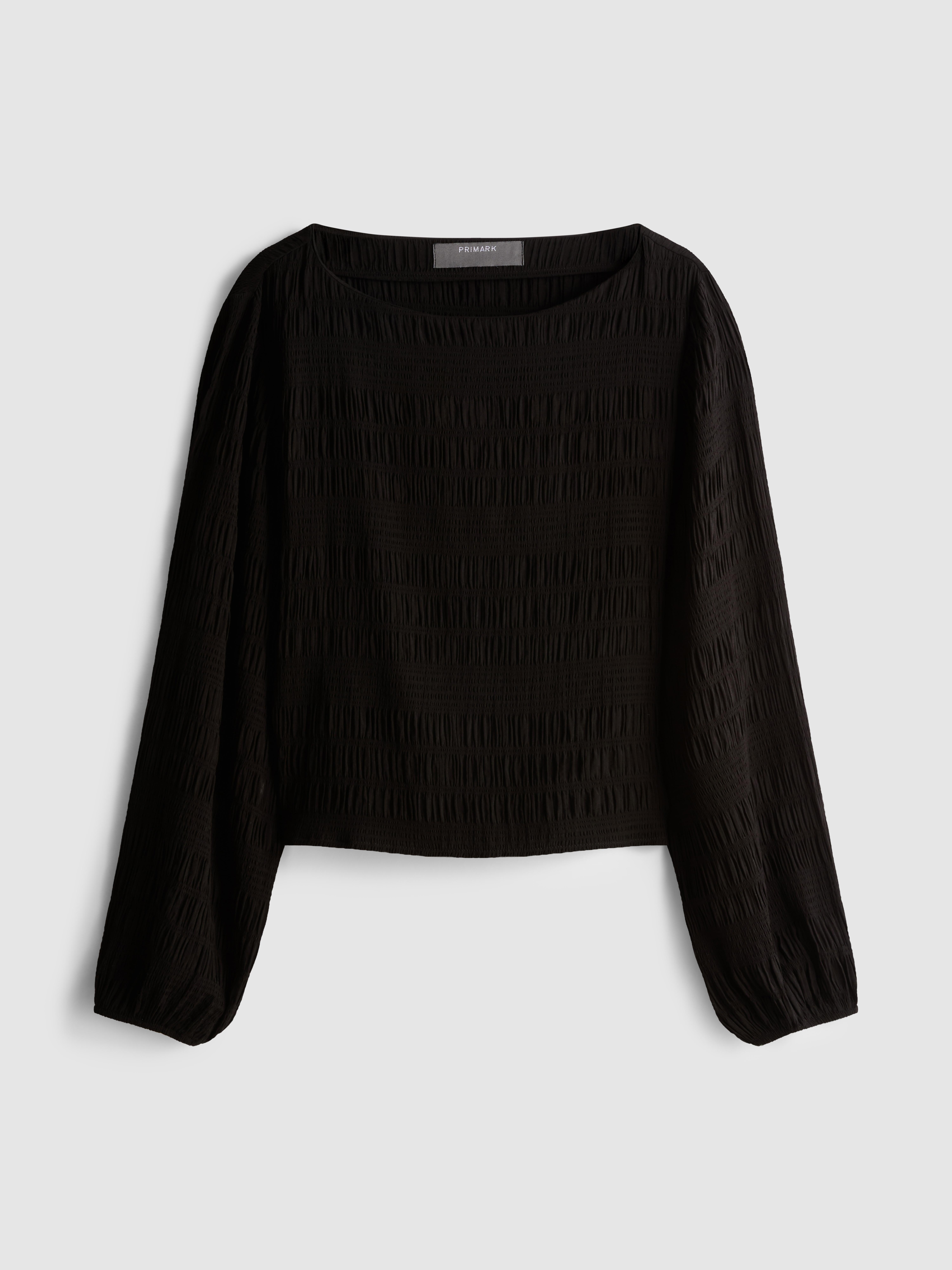 Gesmoktes Langarmtop mit U-Boot-Ausschnitt