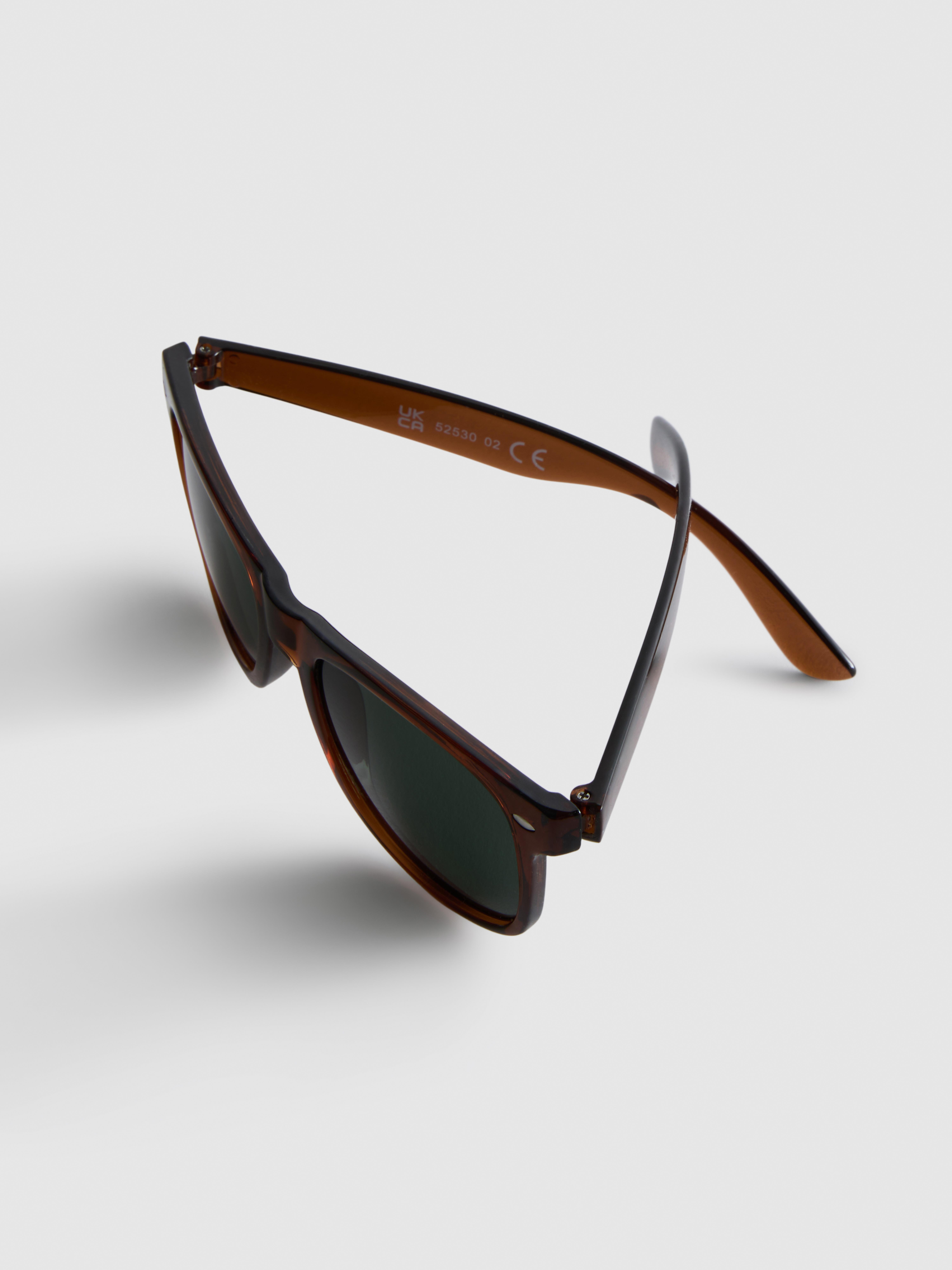 Slnečné okuliare s hranatým rámom