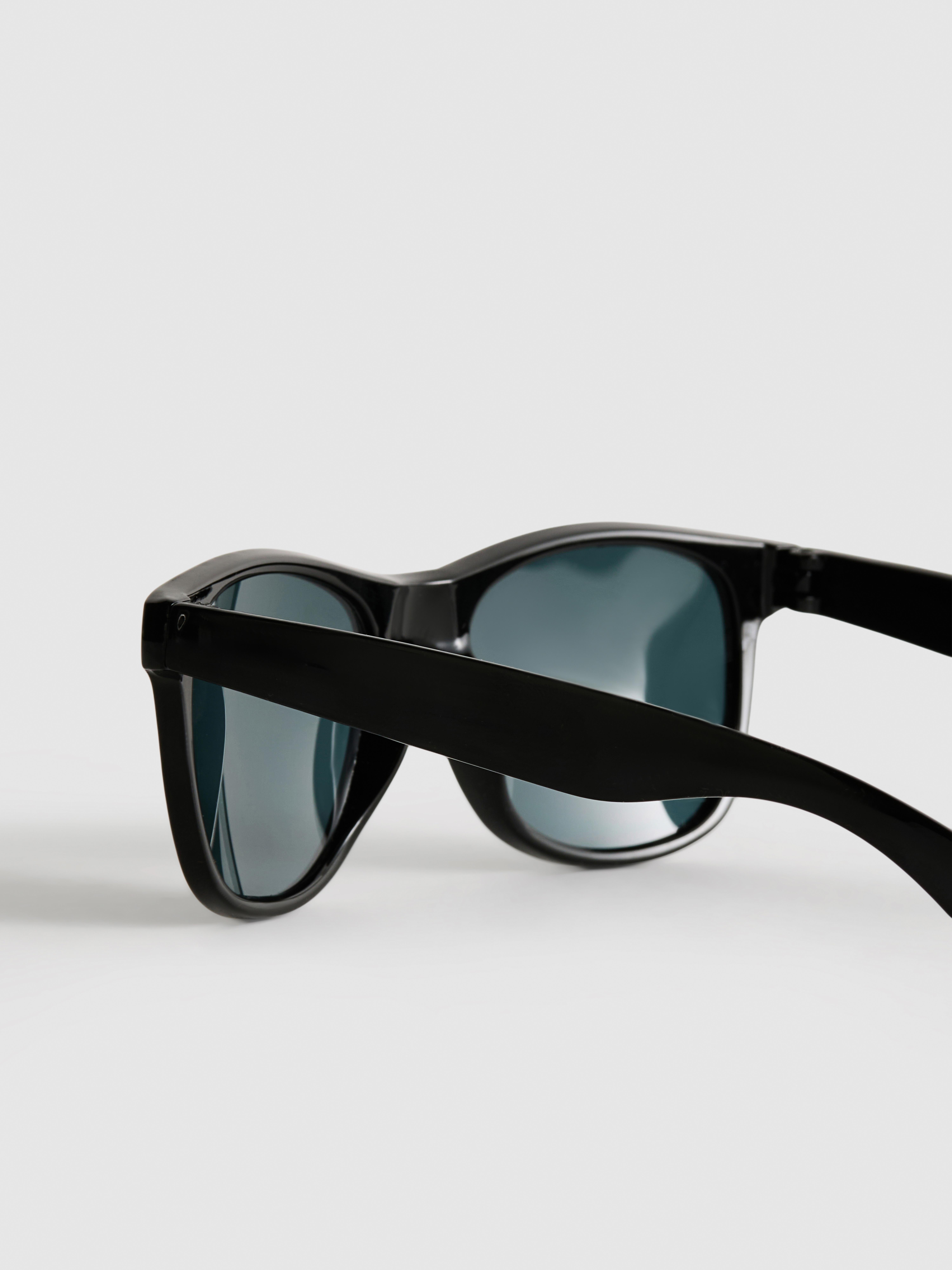 Téglalap alakú napszemüveg