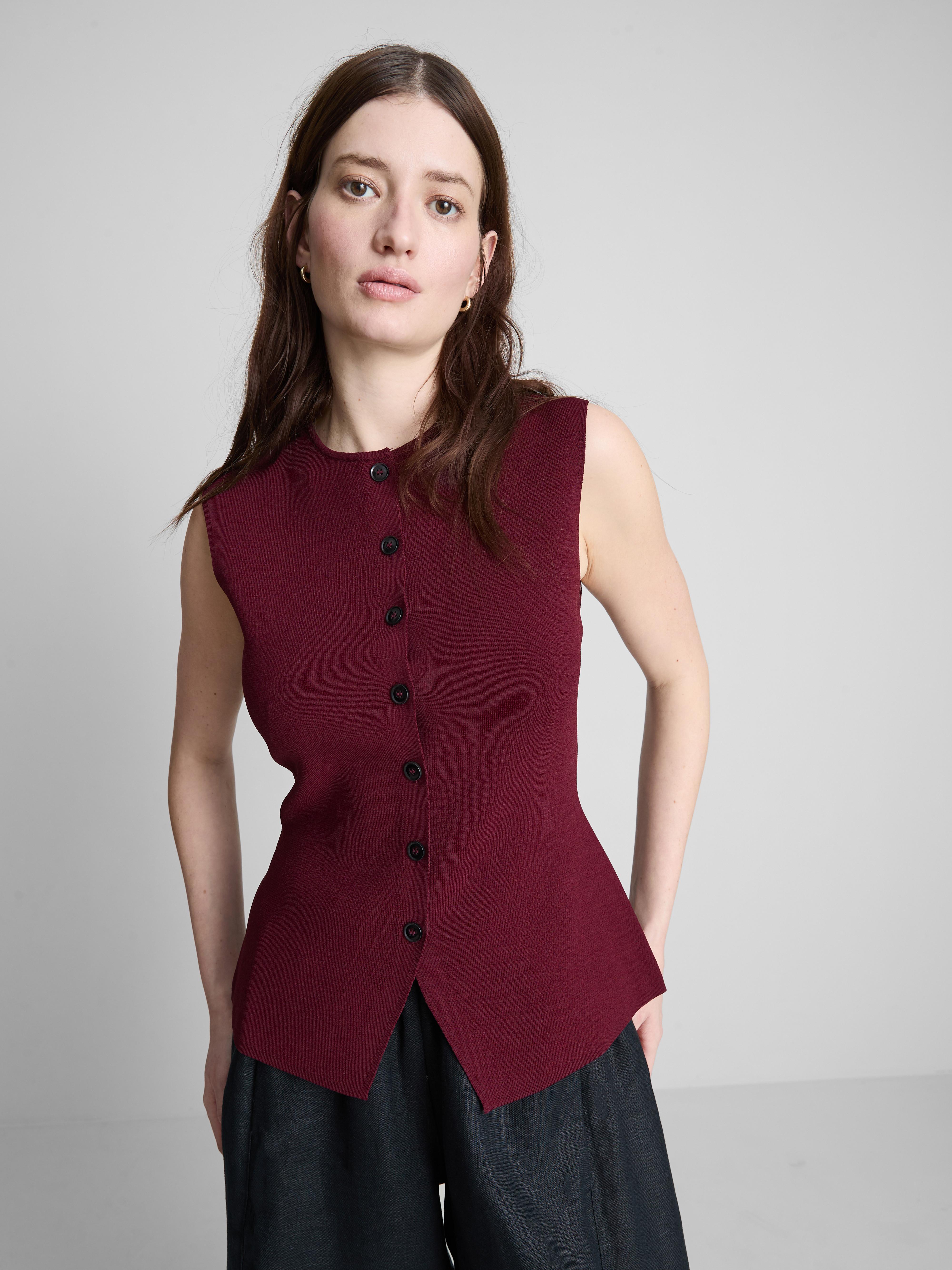 Top de punto sin mangas con botones de The Edit