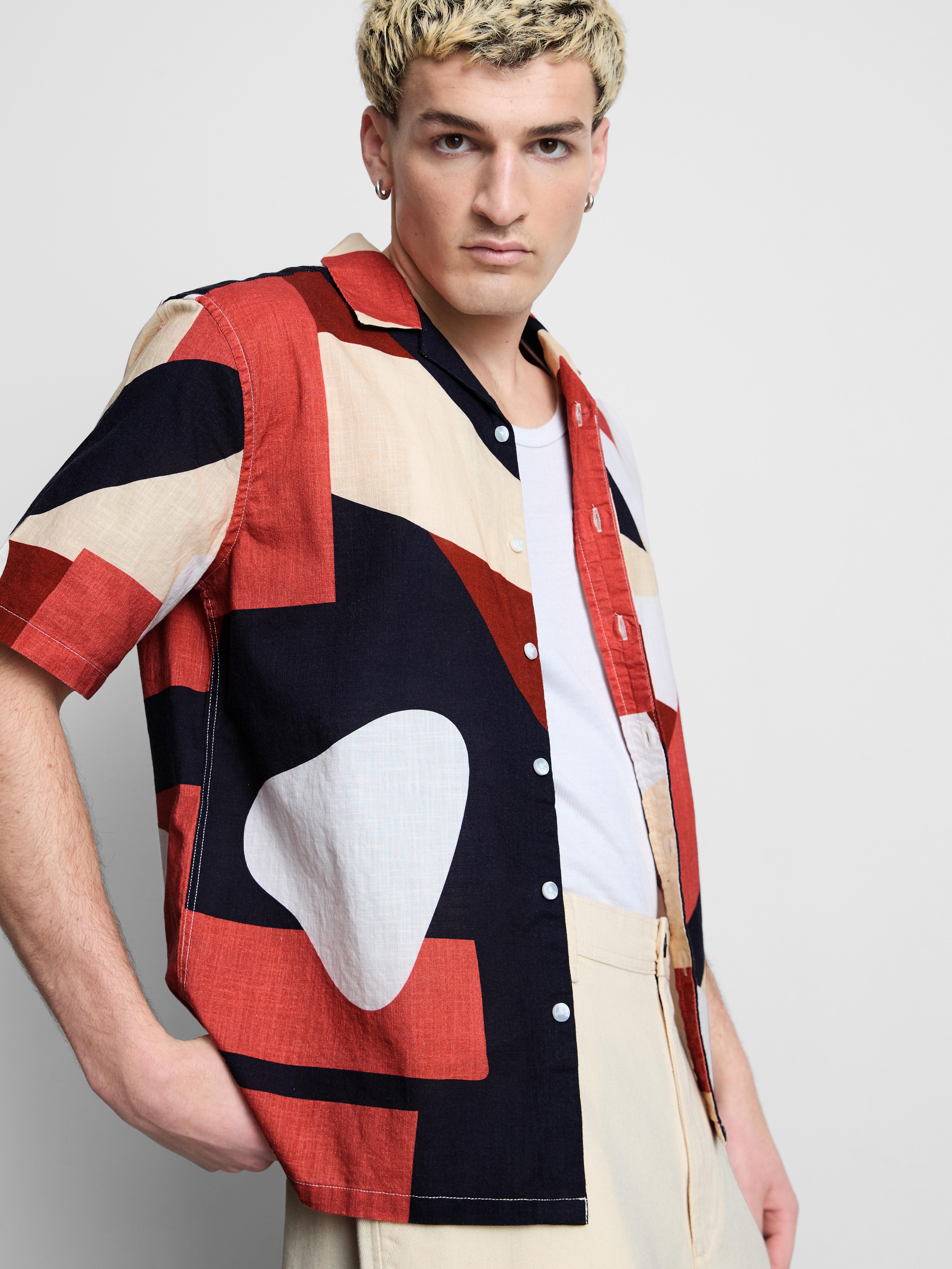 Rövid ujjú, absztrakt mintás ing