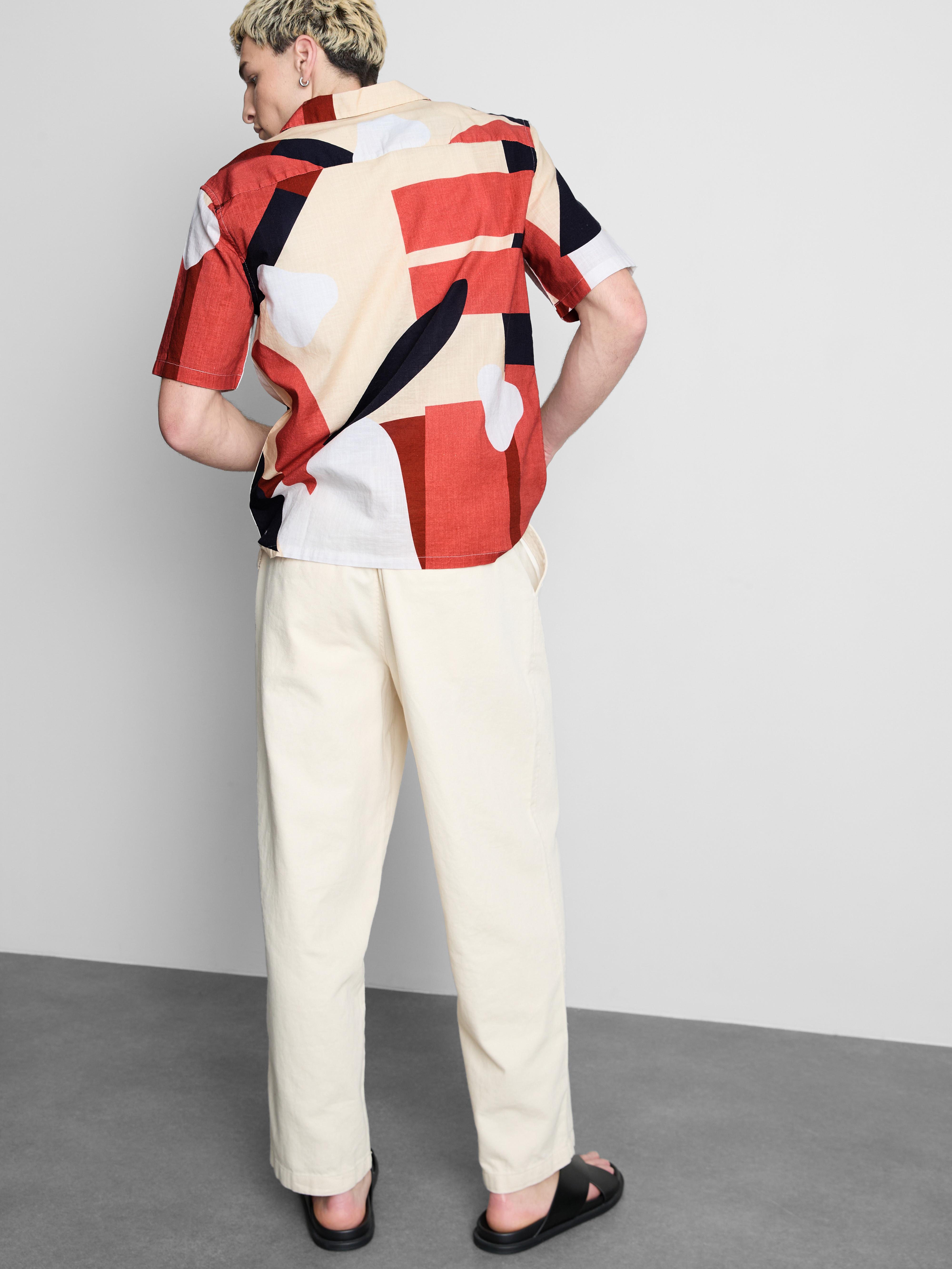 Rövid ujjú, absztrakt mintás ing