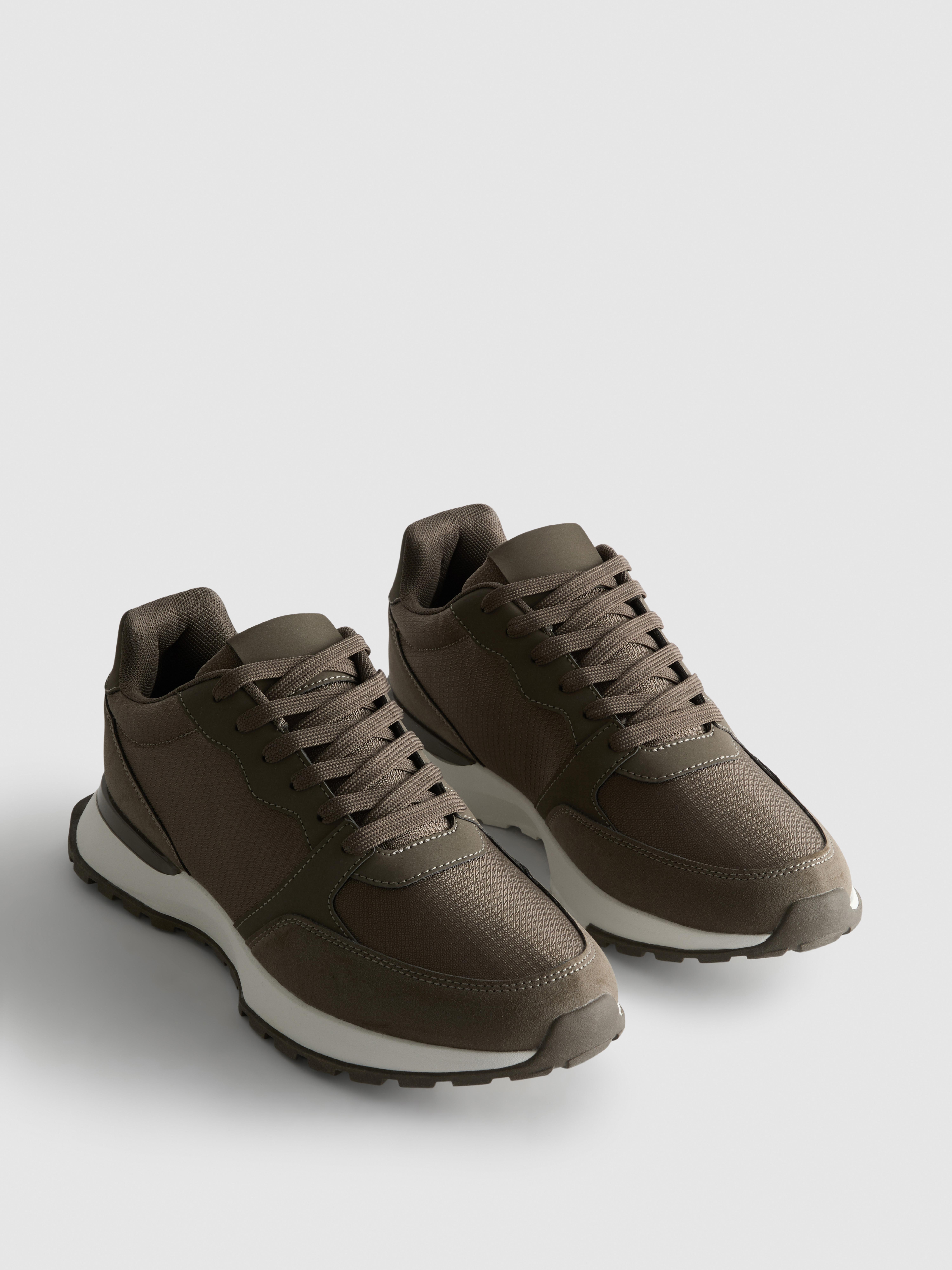 Low-Top Sports Trainers