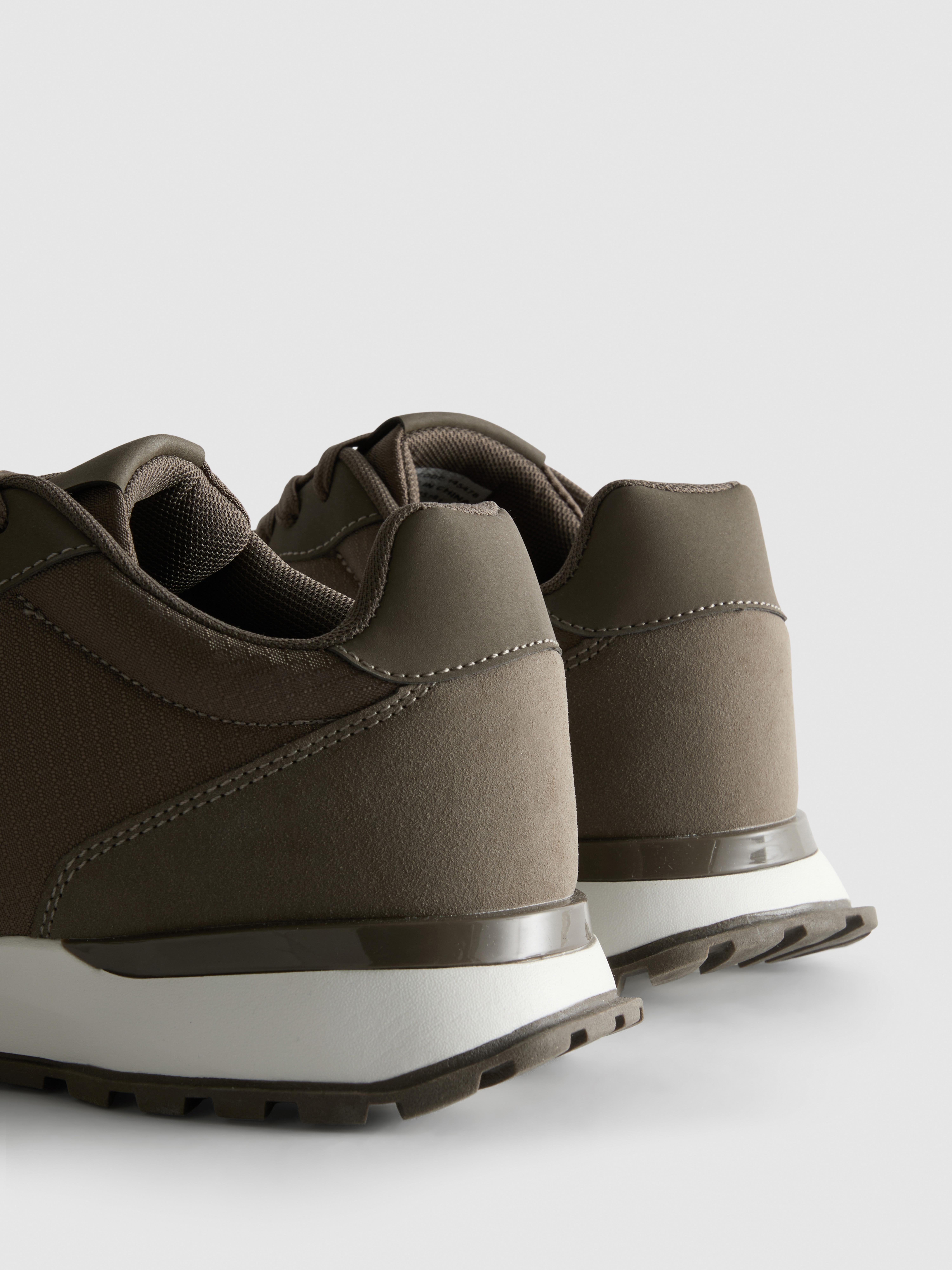 Low-Top Sports Trainers