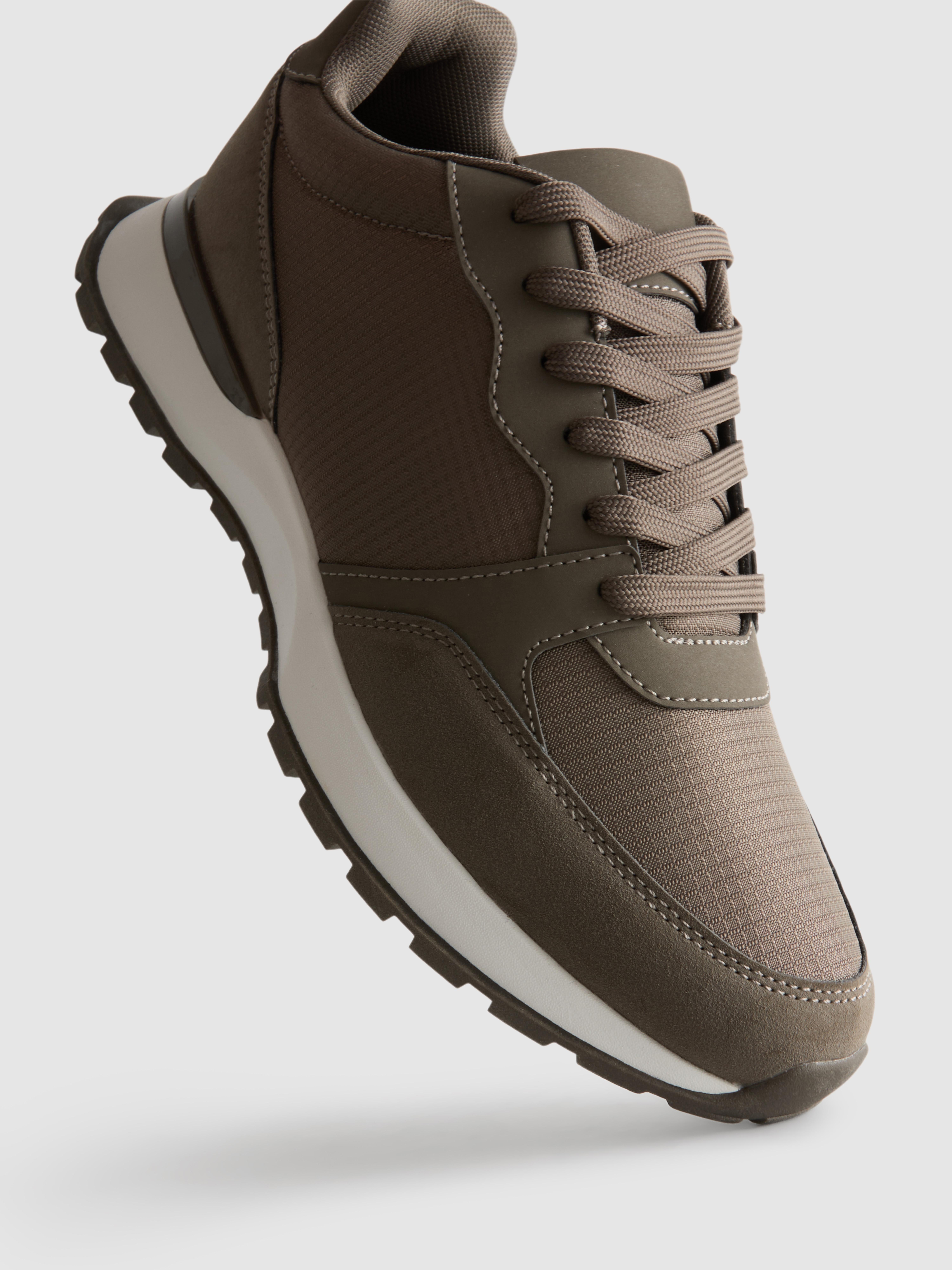 Low-Top Sports Trainers