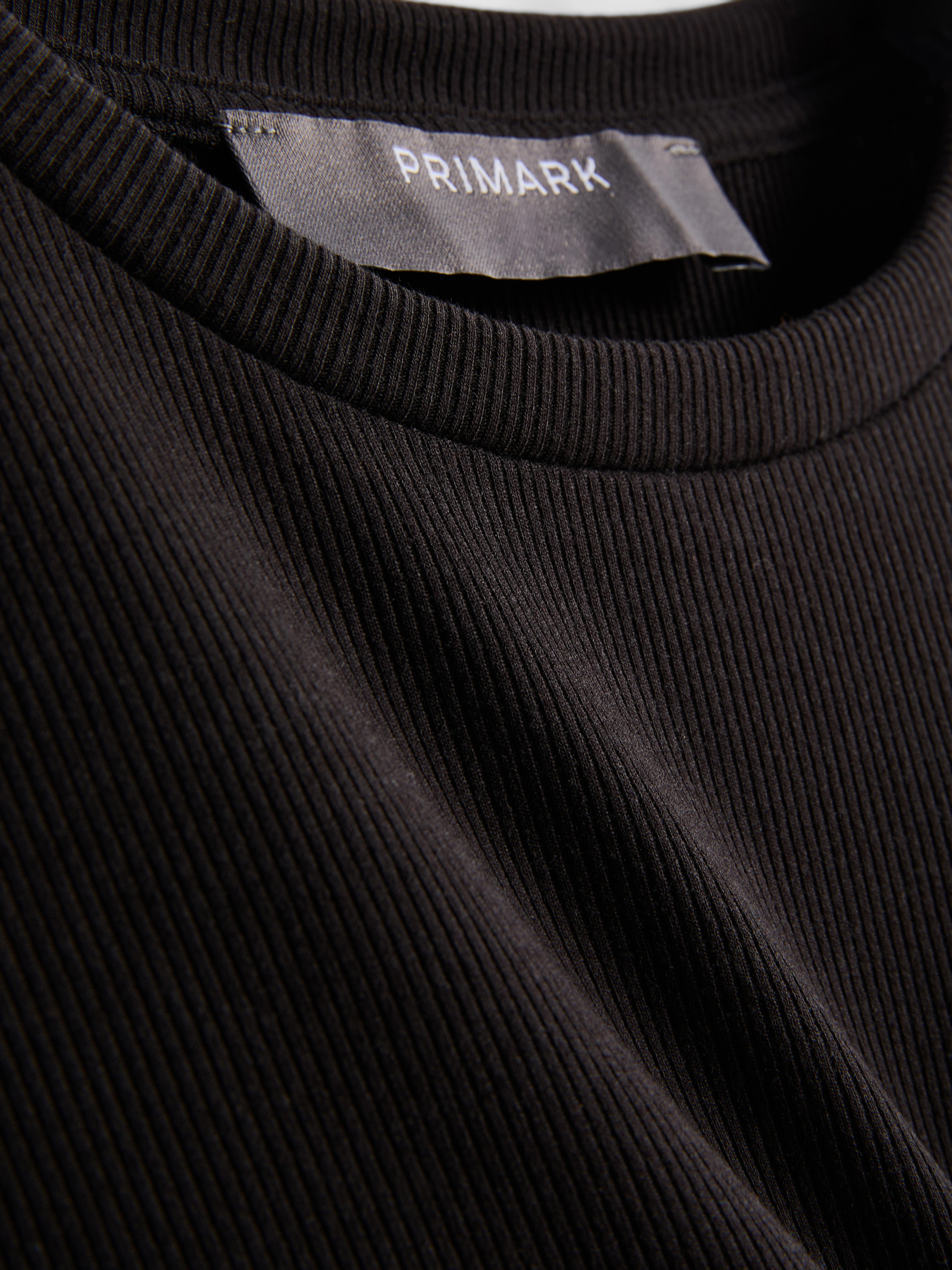 Vestido t-shirt mini justo canelado