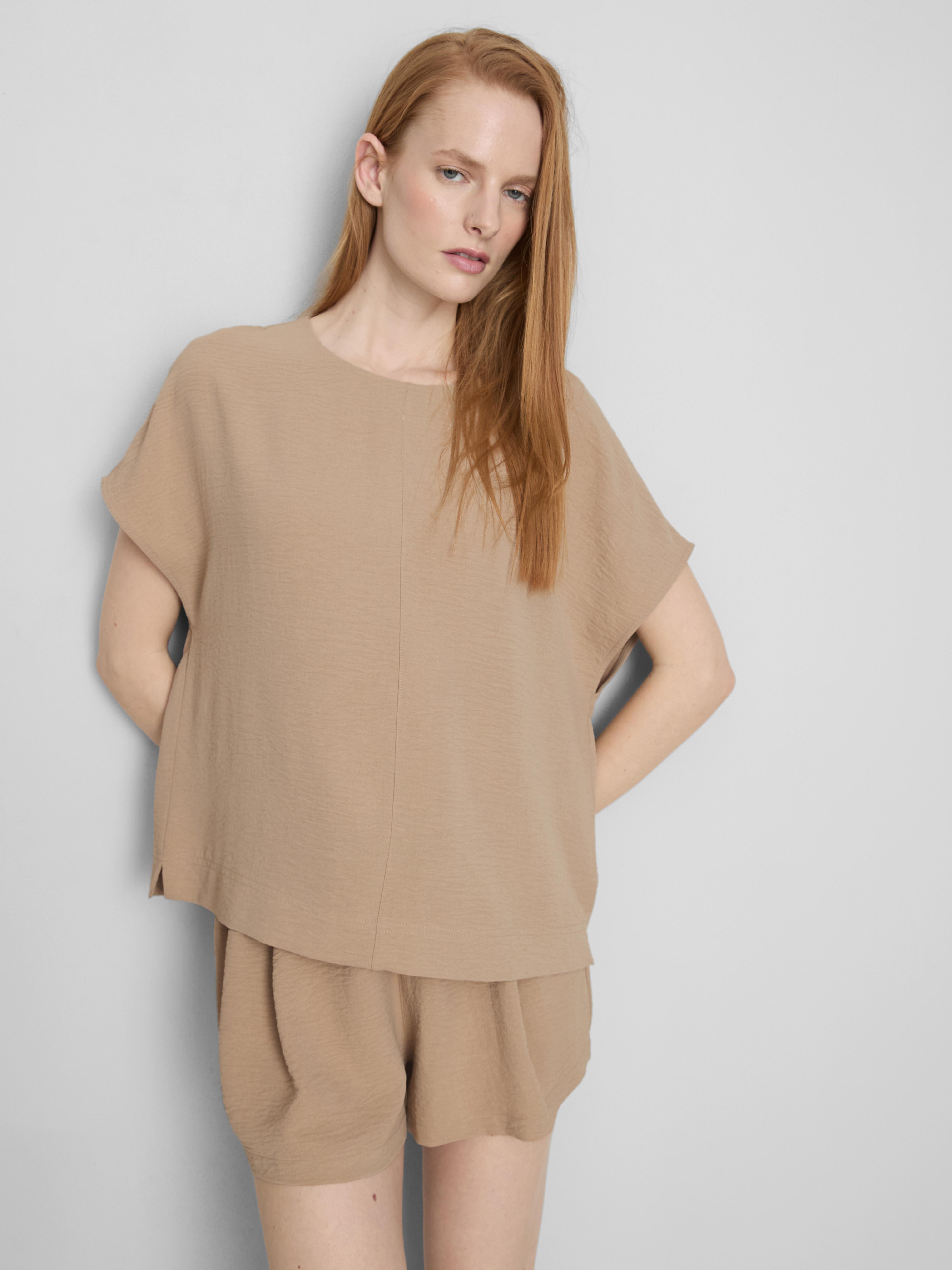 Relaxed Round Neck Air Flow Tee