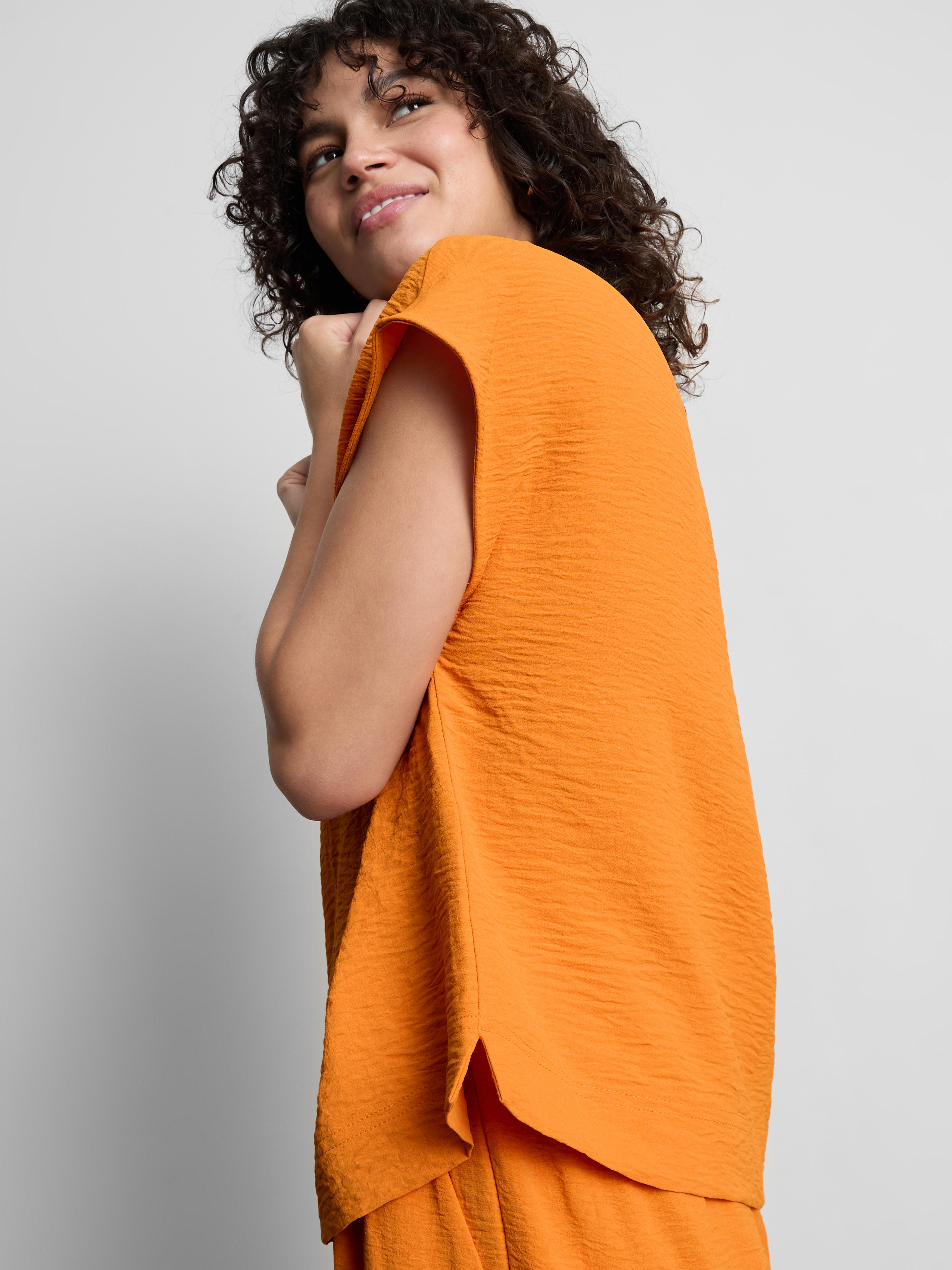 T-shirt folgada arejada gola redonda