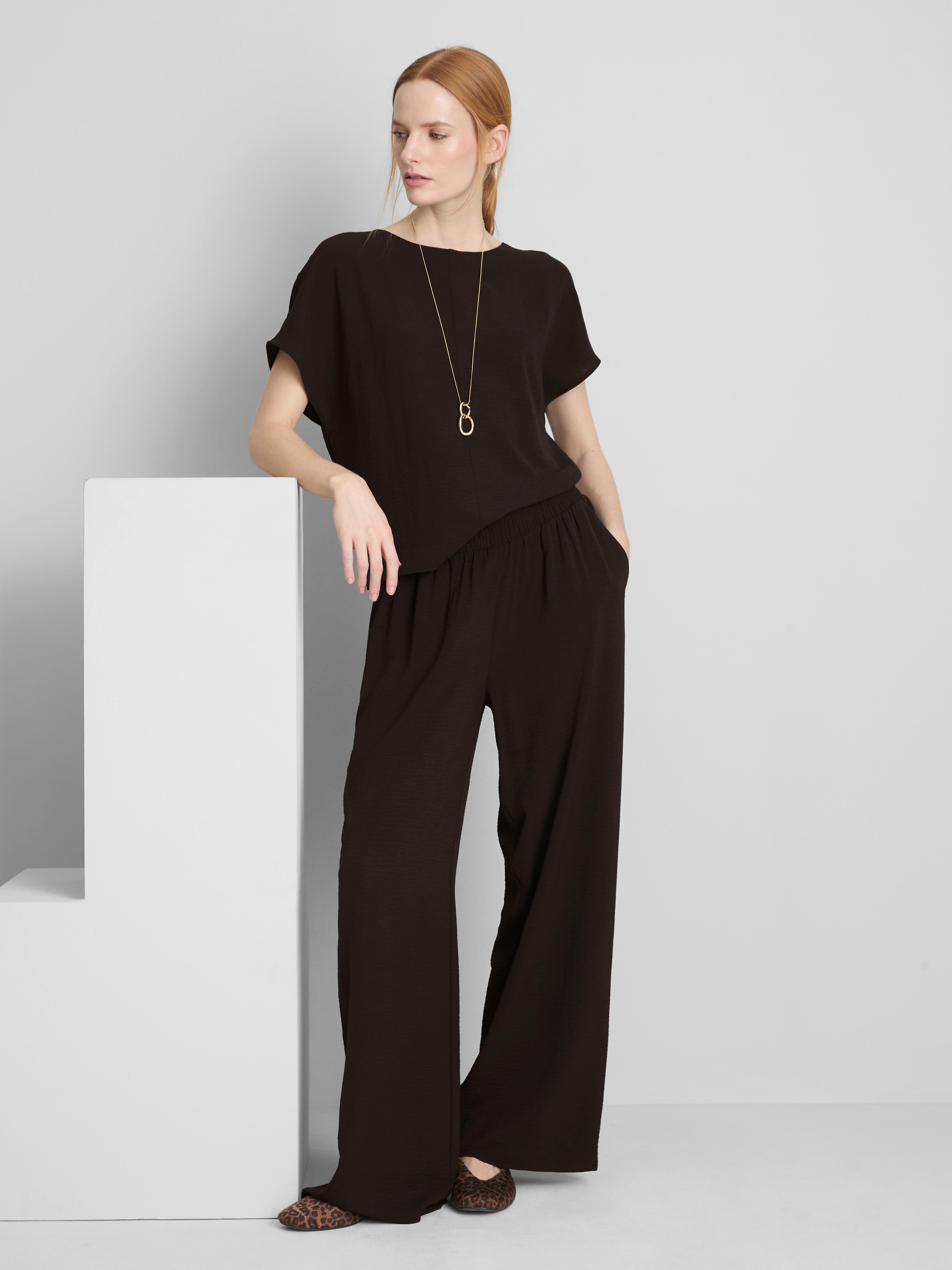 Relaxed Round Neck Air Flow Tee