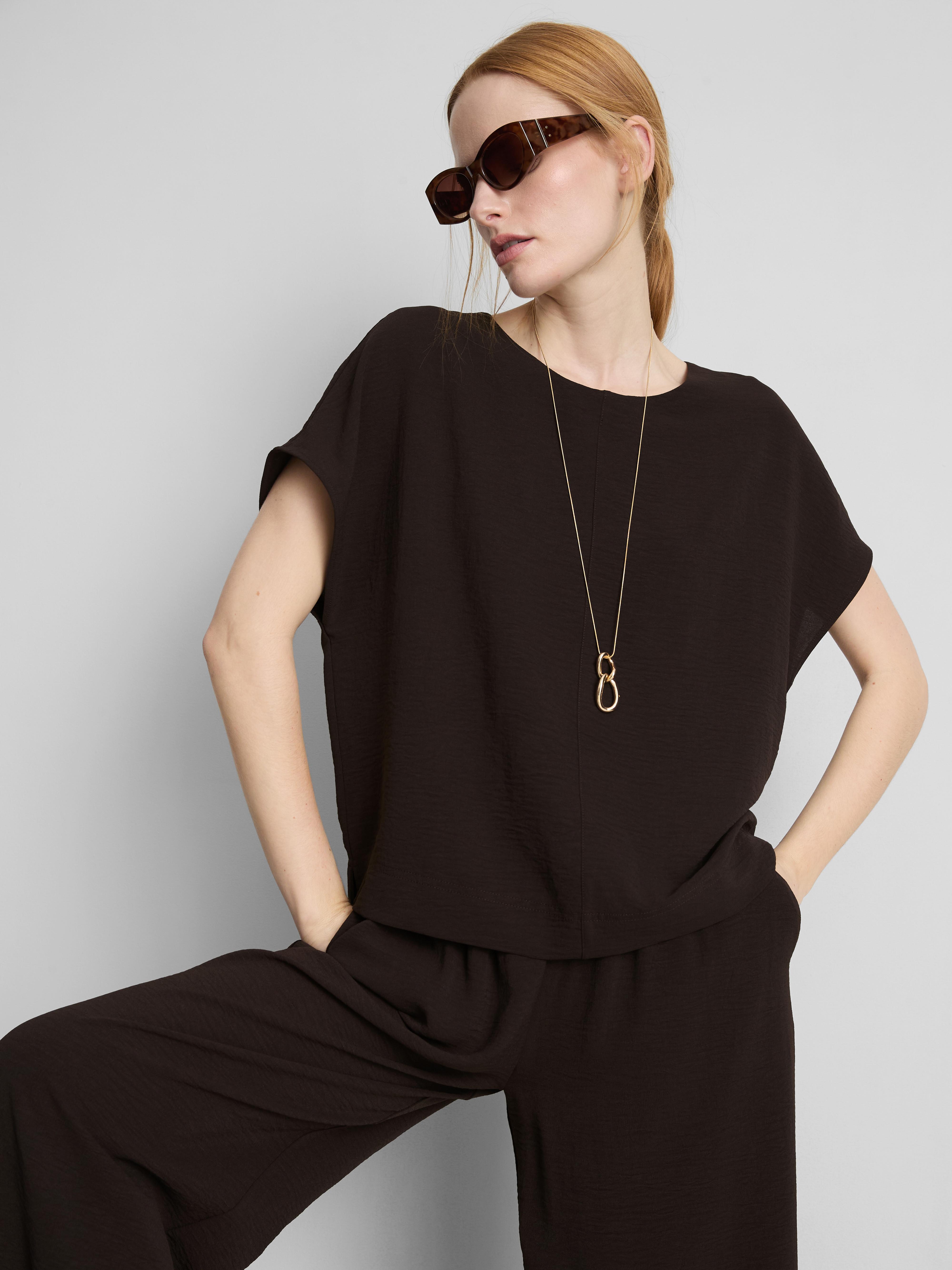 Relaxed Round Neck Air Flow Tee