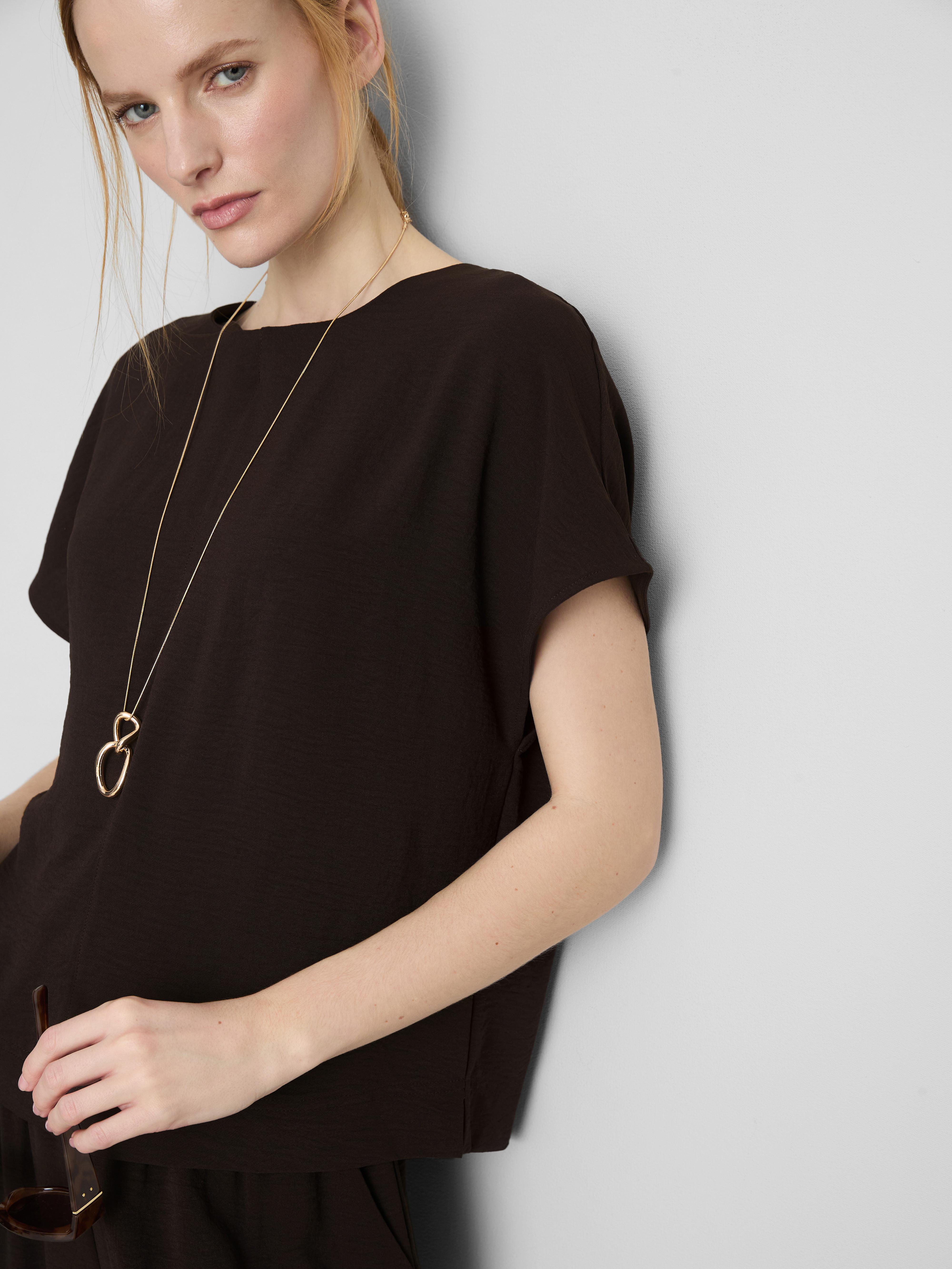 Relaxed Round Neck Air Flow Tee