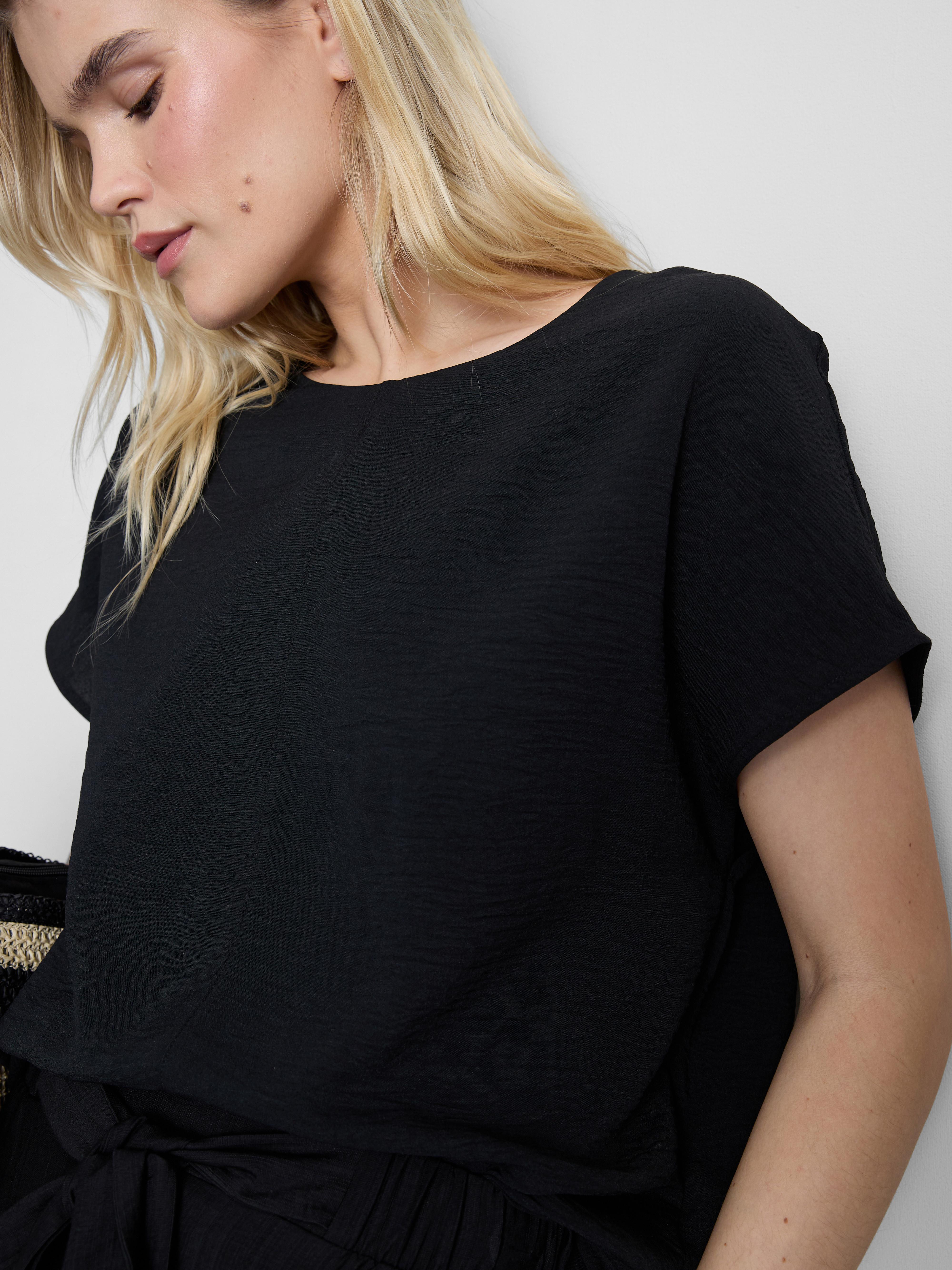 Lässiges Rundhalsshirt aus atmungsaktivem Stoff