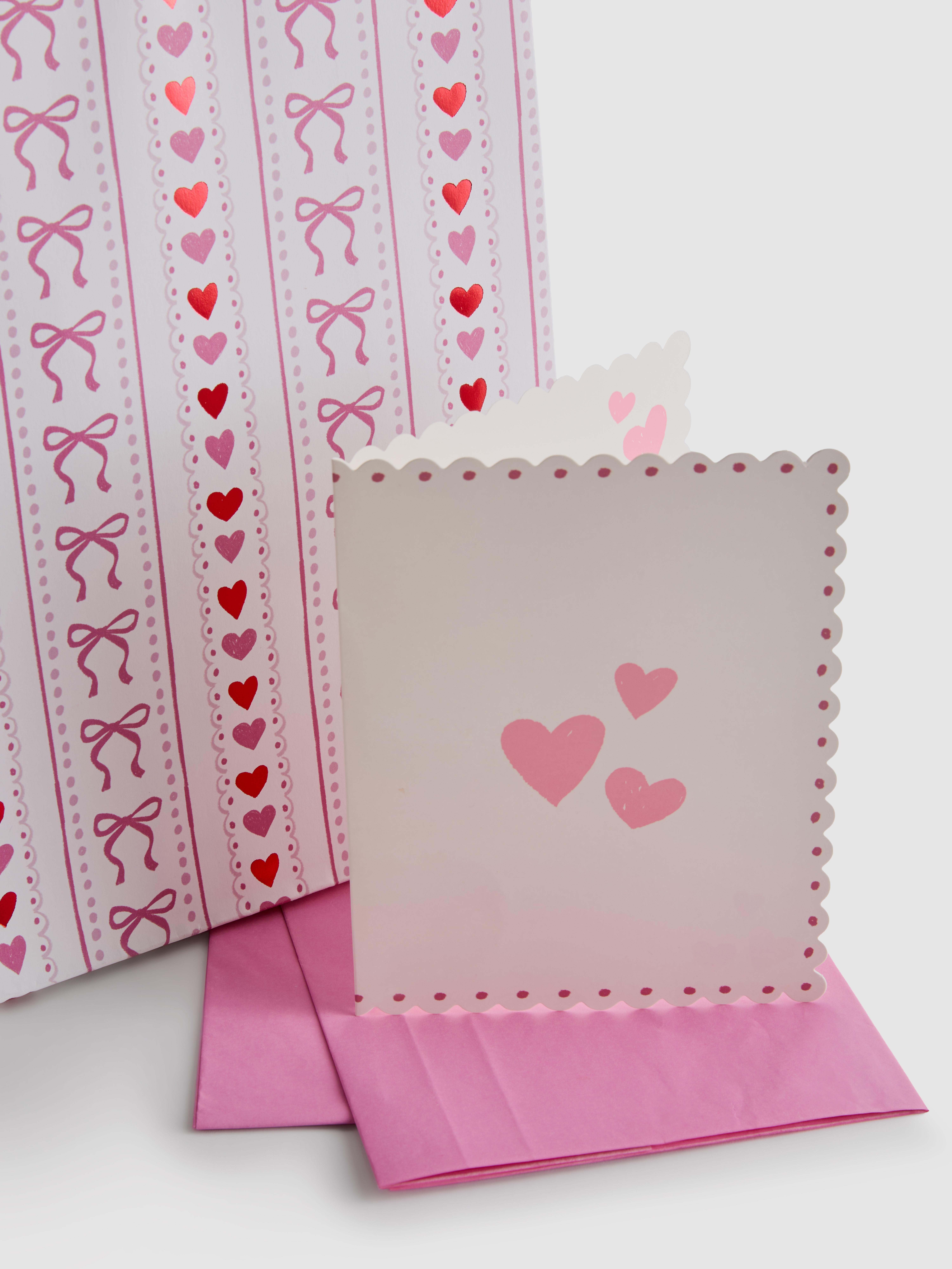 3-in-1-Geschenktüte mit Herz- und Schleifenmuster