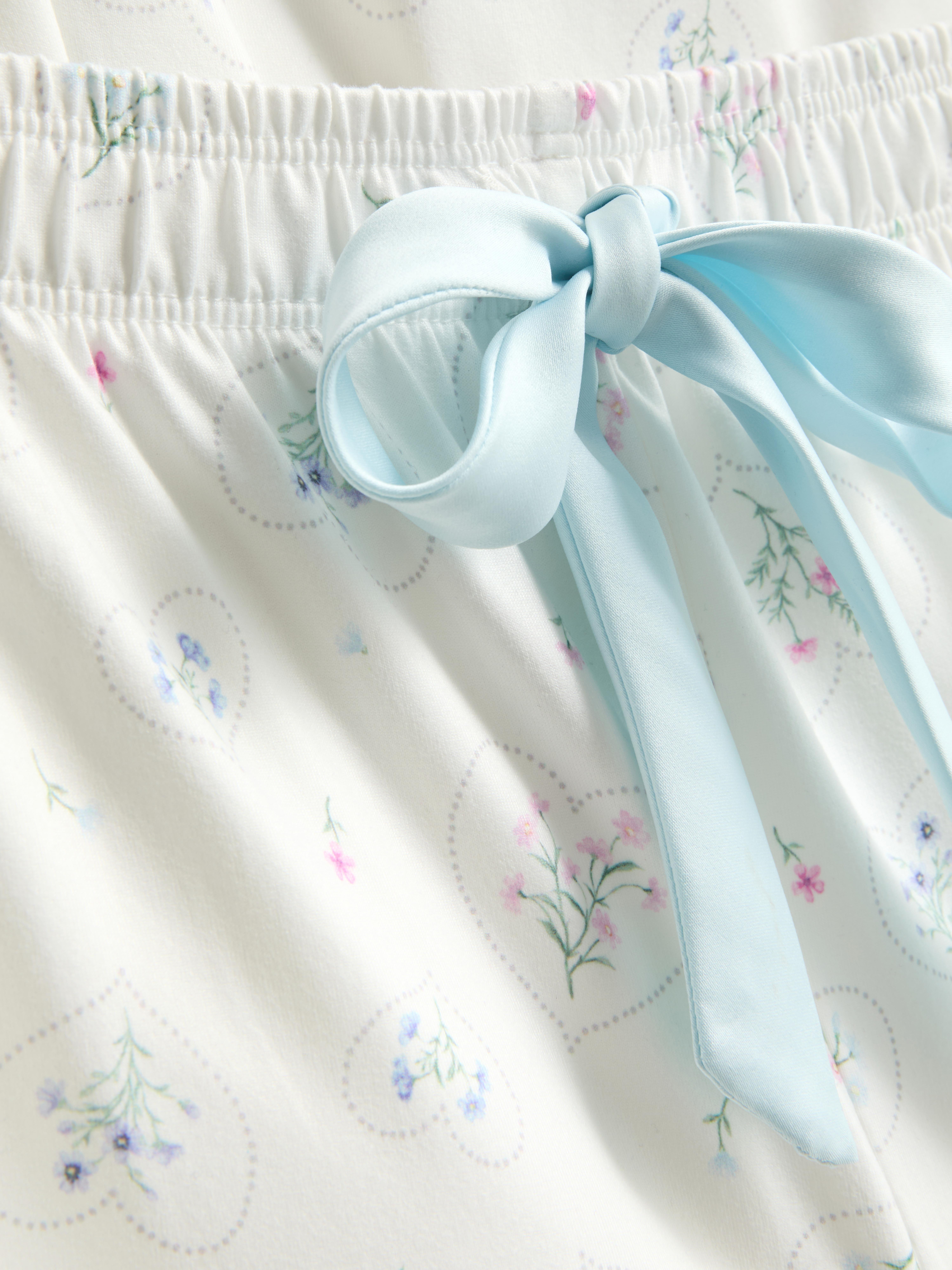 Bedruckter Satin-Schlafanzug mit Trägertop und Schleife