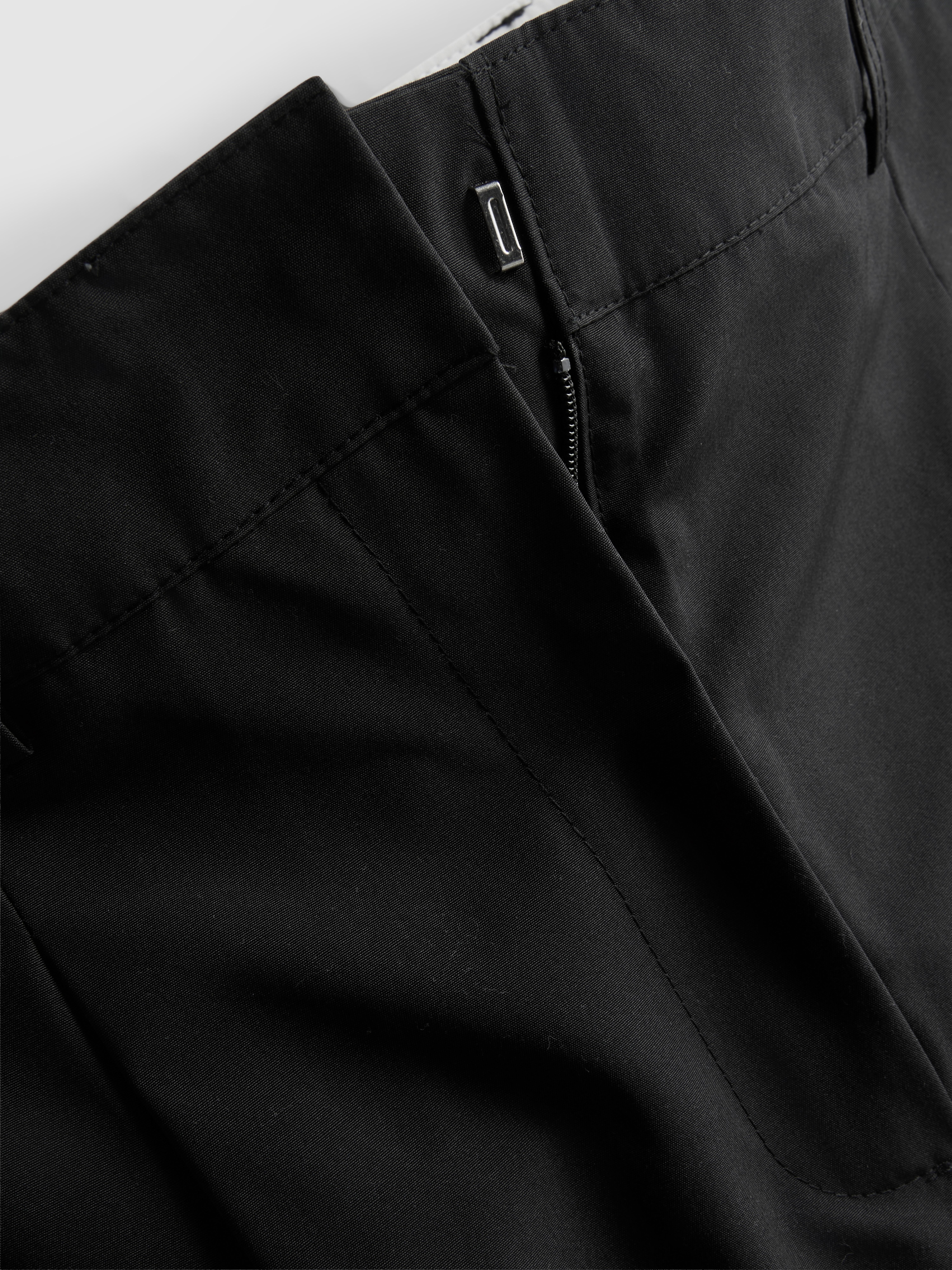 Zwężane spodnie o skróconym kroju The Edit