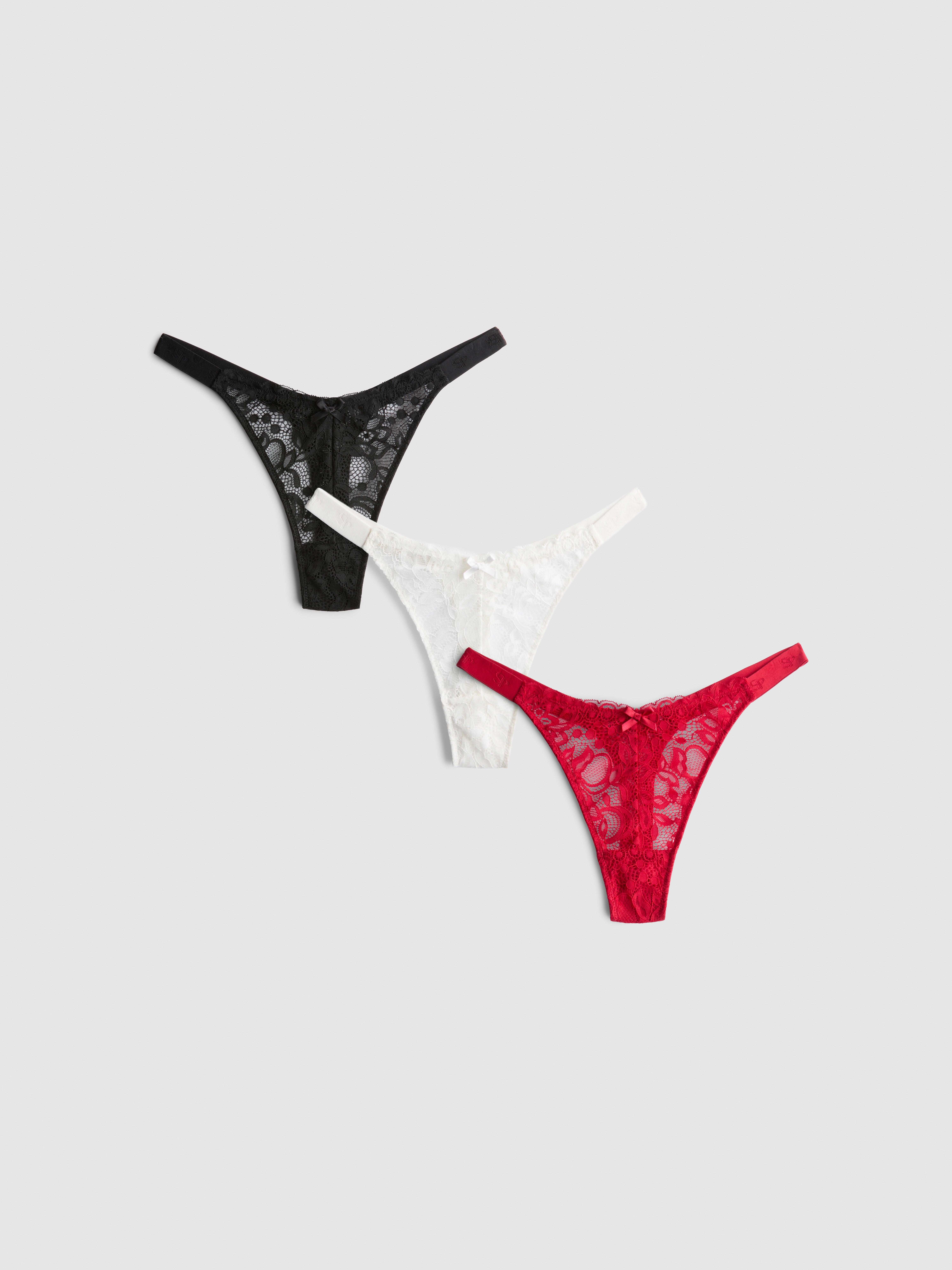 3 krajková tanga s vysokým pasem